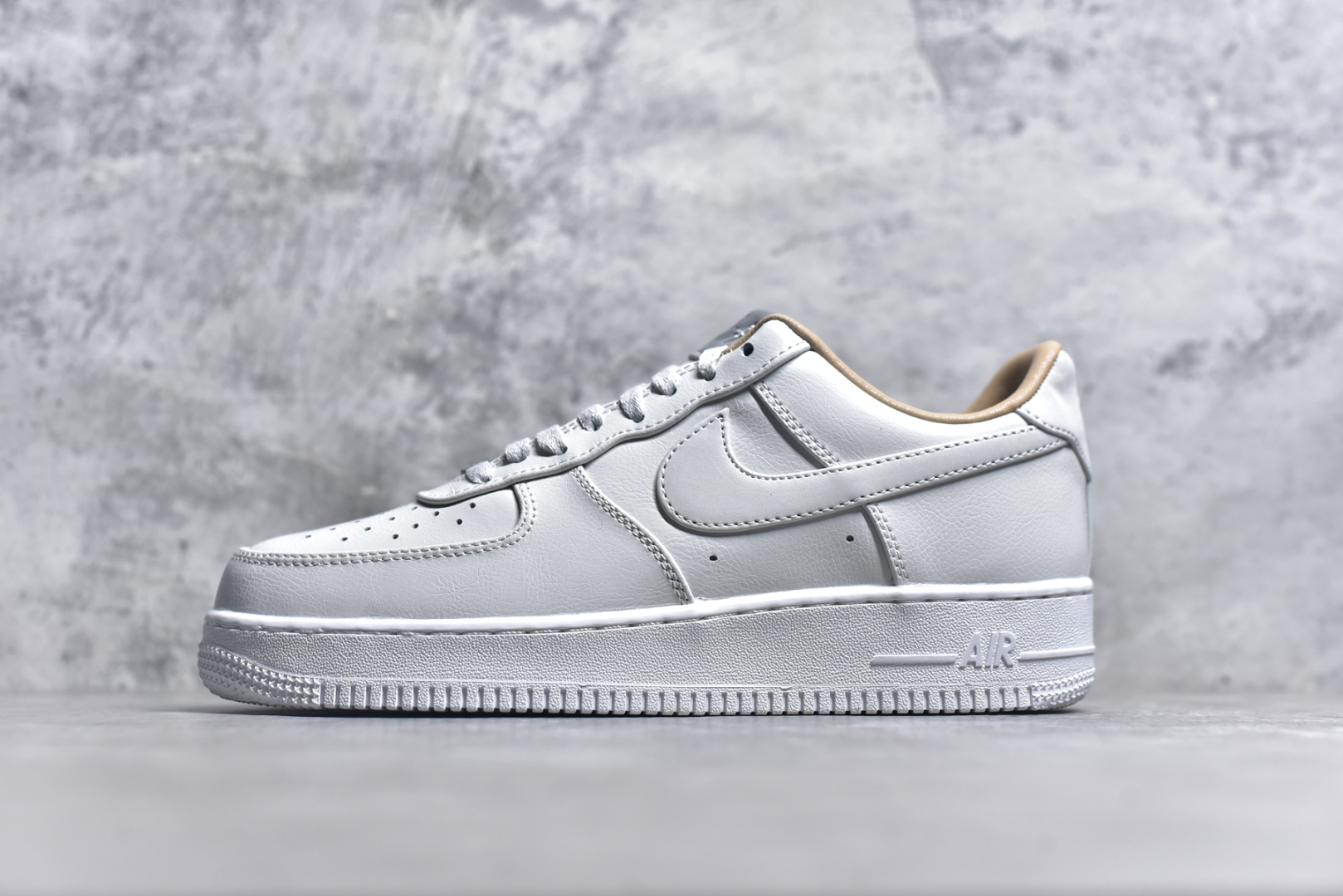 #Nike Air Force 1 Low 07 白原楦头原纸板 打造纯正低帮空军版型专注外贸渠道 全掌内置蜂窝气垫 原盒配件 原厂中底钢印、拉帮完美 货号：IB1406 111 尺码：36 36.5 37.5 38 38.5 39 40 40.5 41 42 42.5 43 44 44.5 45-选品中心
