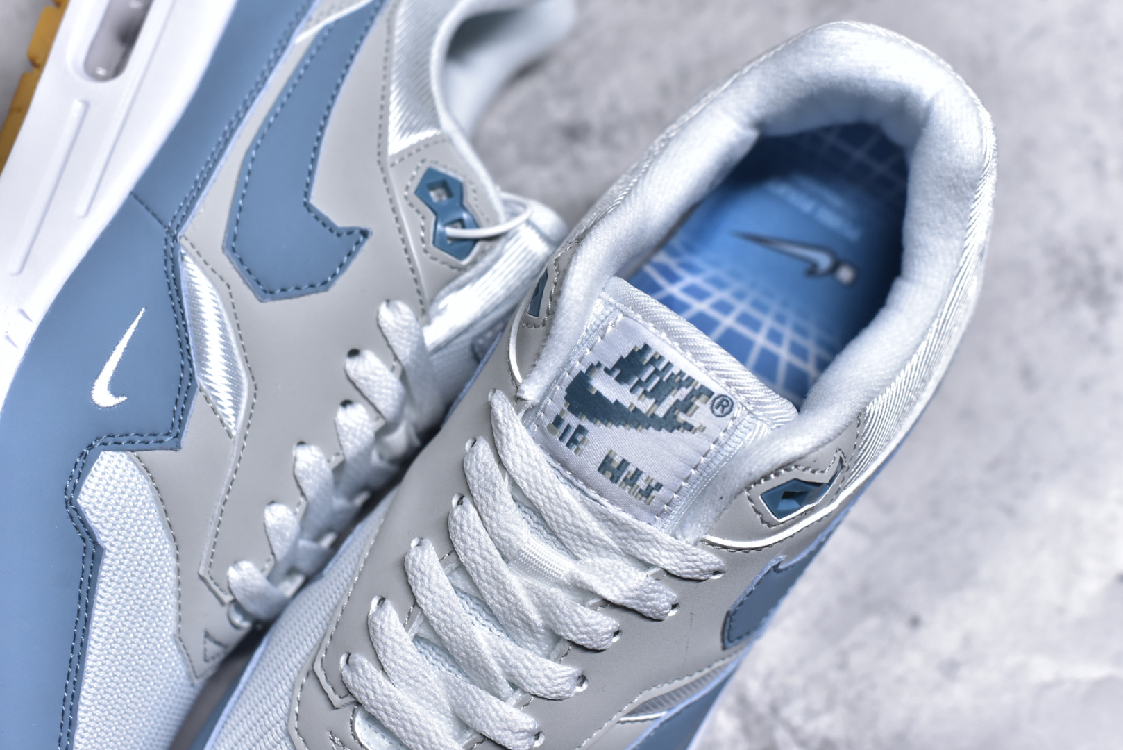 图片[9]-#NK Air Max 1 初代复古气垫慢跑鞋 HV1940-100 由Tinker Hatfeld和Mark Parker在1987年设计 灵感来自于巴黎蓬皮杜中心 在参观了蓬皮杜中心之后提出了Air Max的标志性开窗可视气垫的理念 并将其实际开发成功 是NK史上第一双可视气垫跑鞋 凭借着Air Max气垫带来的舒适脚感和鞋面面料上的不断精进才使得Air Max 1在现如今都是复古慢跑鞋的首选 深厚的历史渊源 独特的流线形设计 极为复古的外观使得它深受鞋迷的喜爱 尺码：36 36.5 37.5 38 38.5 39 40 40.5 41 42 42.5 43 44 44.5 45-选品中心