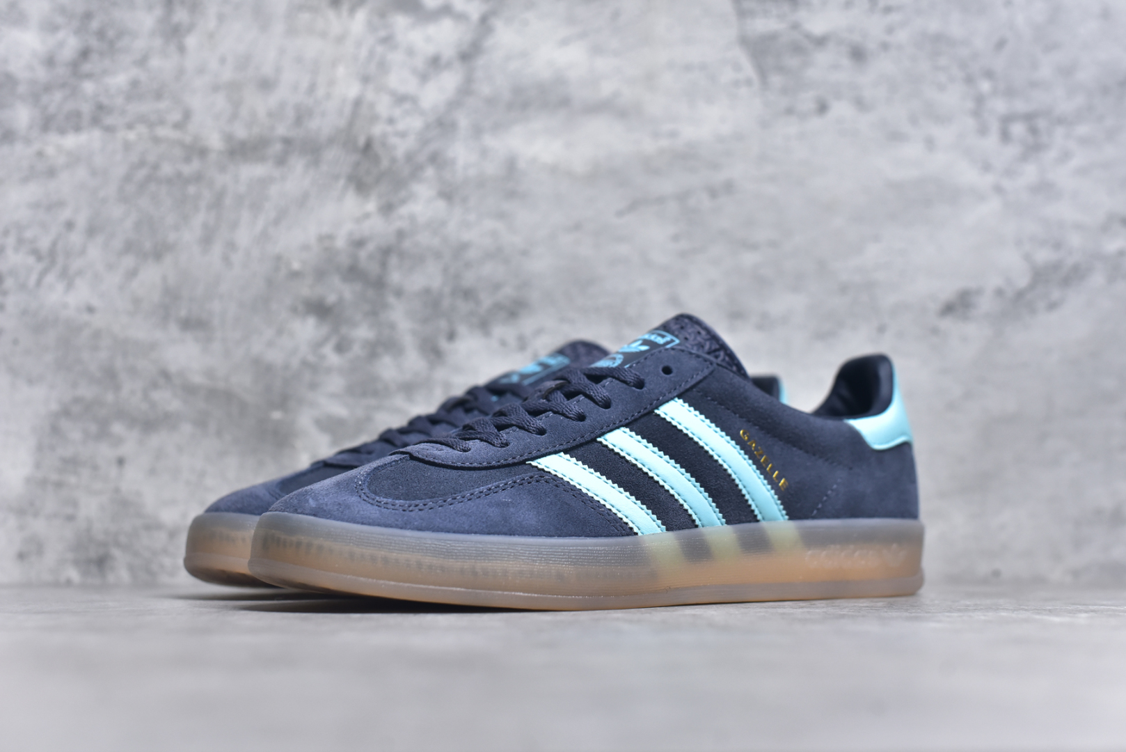 图片[2]-#AD Gazelle Indoor Trainers 羚羊内训系列低帮复古百搭休闲运动德训风板鞋 JI2587 90年代经典的复刻版！自60年代以足球训练鞋面世以来,Gazelle就以其经典设计席卷全球。1991年版本的复刻,再造经典Gazelle。采用皮革打造,搭配浊色细节,让这款经典更加简约。尺码：36 36⅔ 37⅓ 38 38⅔ 39⅓ 40 40⅔ 41⅓ 42 42⅔ 43⅓ 44 45-选品中心