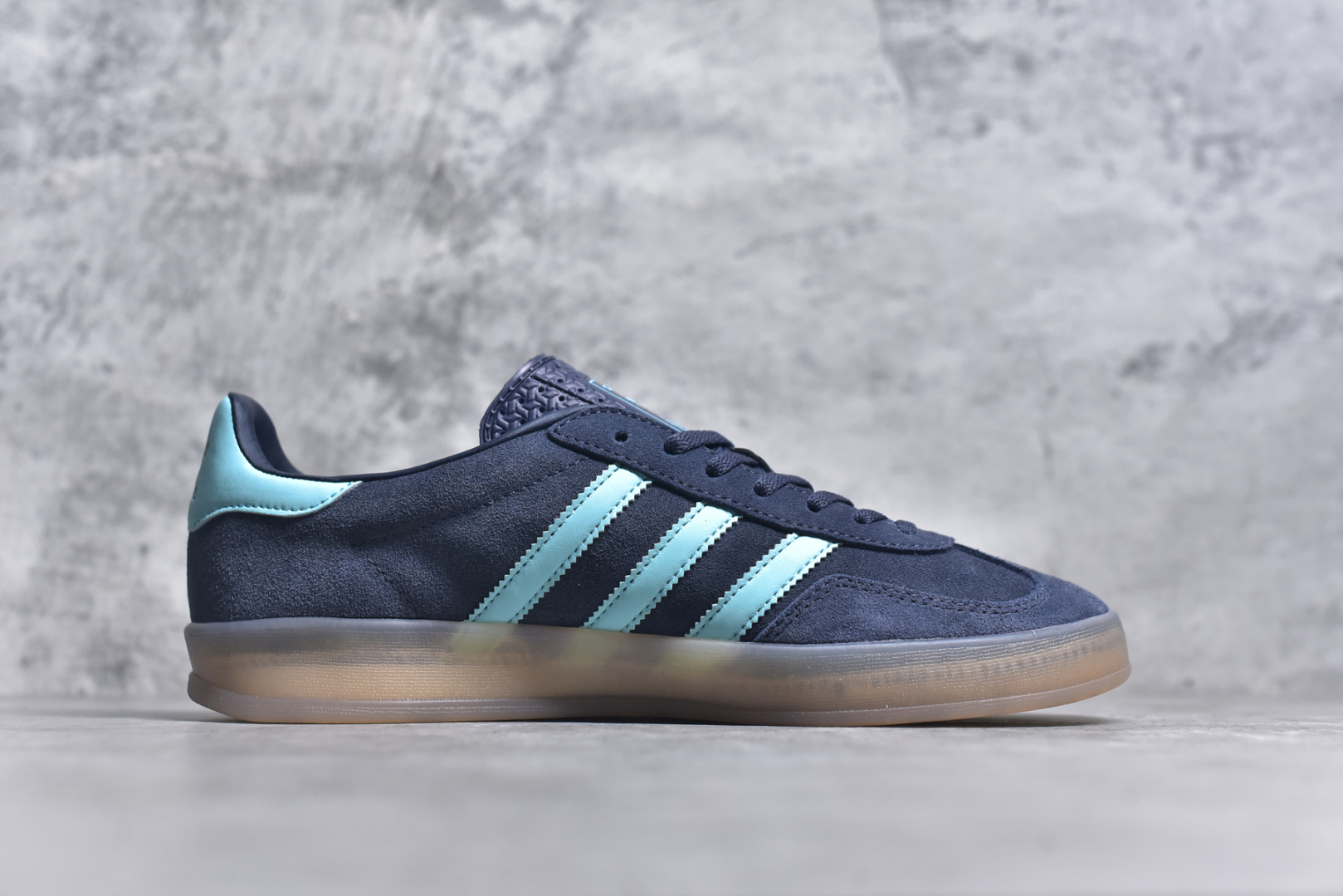 图片[3]-#AD Gazelle Indoor Trainers 羚羊内训系列低帮复古百搭休闲运动德训风板鞋 JI2587 90年代经典的复刻版！自60年代以足球训练鞋面世以来,Gazelle就以其经典设计席卷全球。1991年版本的复刻,再造经典Gazelle。采用皮革打造,搭配浊色细节,让这款经典更加简约。尺码：36 36⅔ 37⅓ 38 38⅔ 39⅓ 40 40⅔ 41⅓ 42 42⅔ 43⅓ 44 45-选品中心