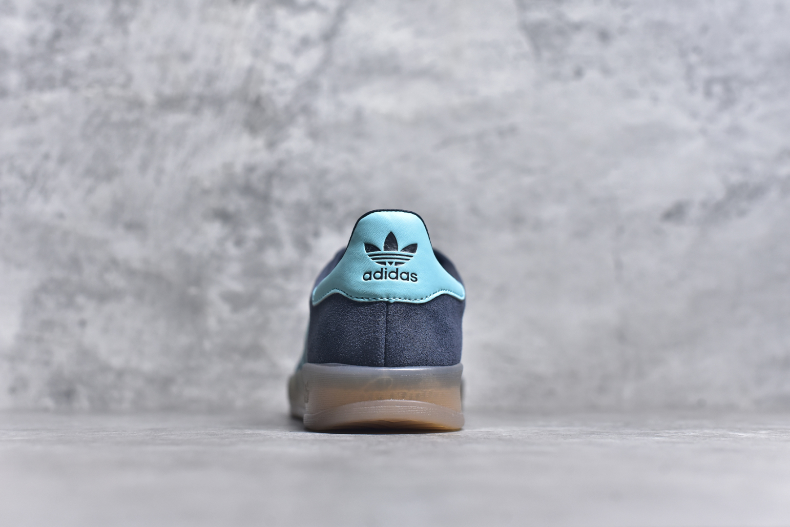 图片[5]-#AD Gazelle Indoor Trainers 羚羊内训系列低帮复古百搭休闲运动德训风板鞋 JI2587 90年代经典的复刻版！自60年代以足球训练鞋面世以来,Gazelle就以其经典设计席卷全球。1991年版本的复刻,再造经典Gazelle。采用皮革打造,搭配浊色细节,让这款经典更加简约。尺码：36 36⅔ 37⅓ 38 38⅔ 39⅓ 40 40⅔ 41⅓ 42 42⅔ 43⅓ 44 45-选品中心