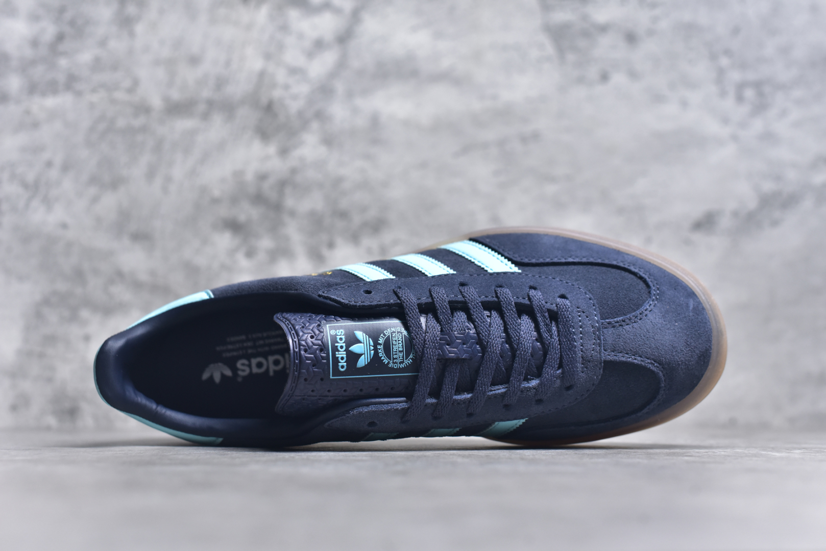 图片[4]-#AD Gazelle Indoor Trainers 羚羊内训系列低帮复古百搭休闲运动德训风板鞋 JI2587 90年代经典的复刻版！自60年代以足球训练鞋面世以来,Gazelle就以其经典设计席卷全球。1991年版本的复刻,再造经典Gazelle。采用皮革打造,搭配浊色细节,让这款经典更加简约。尺码：36 36⅔ 37⅓ 38 38⅔ 39⅓ 40 40⅔ 41⅓ 42 42⅔ 43⅓ 44 45-选品中心