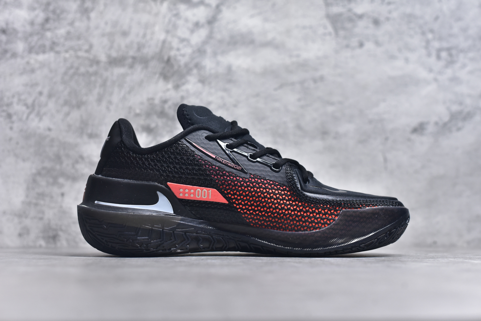 图片[3]-#公司级别 NK Air Zoom GT Cut 2 二代缓震实战篮球鞋 鞋身整体延续了初代GT Cut的流线造型 鞋面以特殊的半透明网状材质设计 整体颜值一如既往的耐看 侧面的Swoosh采用了TPU材质设计 整体设计十分简约 鞋舌上则带有\”Greater Than\”系列标志性的Logo 表明鞋款身份 此外后跟部分也选用了全新设计 将多层TPU进行叠加呈现 完善了1代后跟稳定性以及支撑性不足的问题 鞋底科技依旧是各位最关心的 内部依旧搭载了全掌的Zoom Strobel气垫 搭配置入式React中底以及后跟Zoom Air气垫完成设计 中部还带有特殊的镂空设计 尺码：40 40.5 41 42 42.5 43 44 44.5 45 46-选品中心