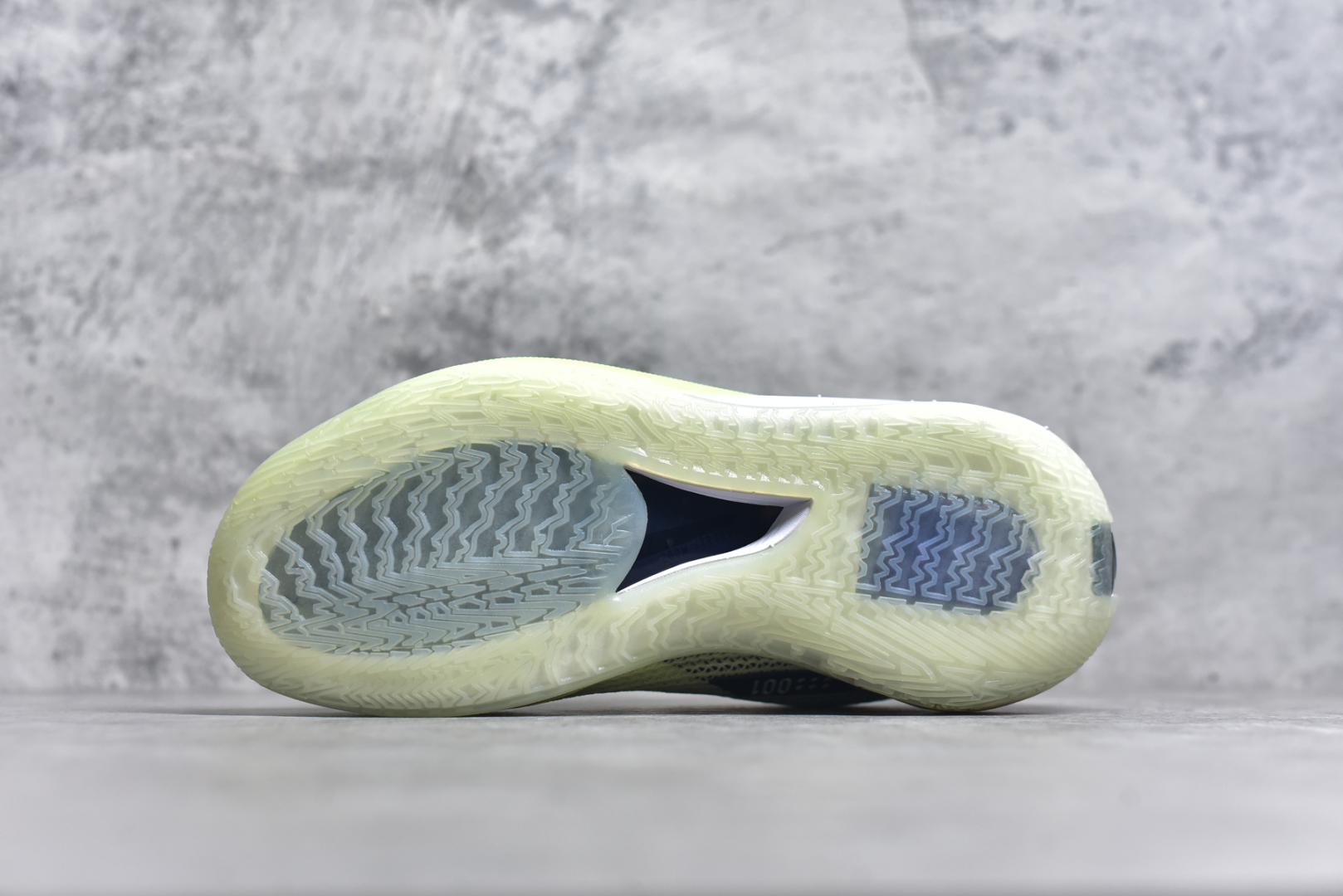 图片[6]-#公司级别 NK AIR ZOOM G.T. CUT 实战篮球鞋 全掌REACT+ZOOM STROBEL+后跟ZOOM 离地面更近的设计提供更快的反应速度 轻质双层网质鞋面 鞋面部分区域加强提供更好的控制力 低密度材料制成的鞋舌轻质舒适 后跟处分别配有“GT”字样和全新的鞋款系列Logo 尺码：36 36.5 37.5 38 38.5 39 40 40.5 41 42 42.5 43 44 44.5 45 46-选品中心