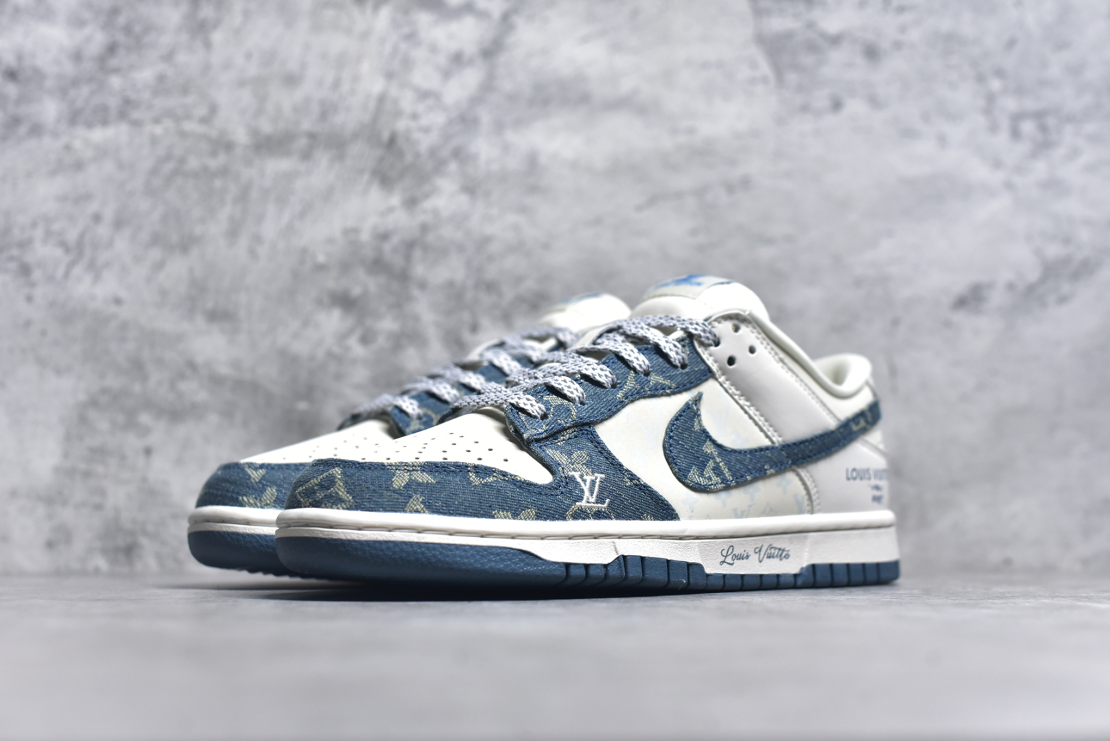 图片[2]-#Nike SB Dunk Low x Louis Vuitton 白青牛仔布 纯原大厂出品 极力推荐 原装头层材料 独家版型蒸餾加工 帶來的是更好的视觉和脚感体验 大厂纯原品质出货 清洁度 电绣工艺 皮料切割干净无任何毛边 细节完美 货号：XP3802 336 尺码：36 36.5 37.5 38 38.5 39 40 40.5 41 42 42.5 43 44 44.5 45-选品中心