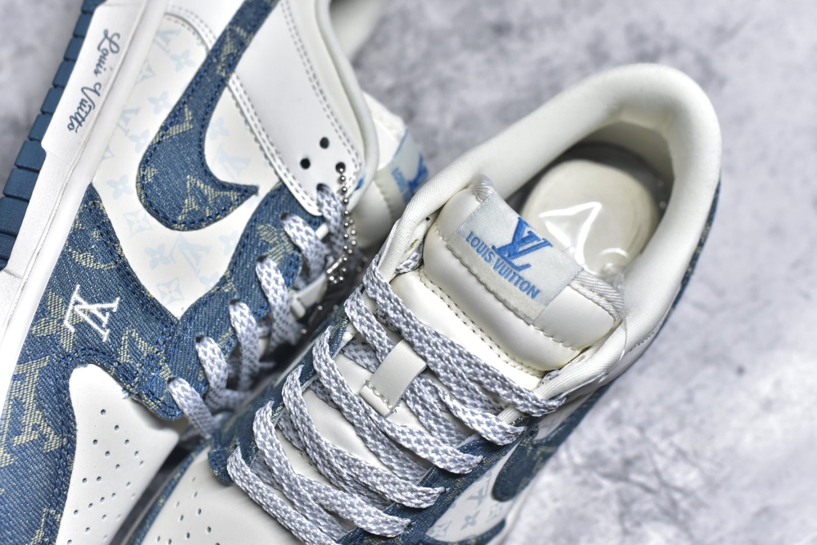 图片[9]-#Nike SB Dunk Low x Louis Vuitton 白青牛仔布 纯原大厂出品 极力推荐 原装头层材料 独家版型蒸餾加工 帶來的是更好的视觉和脚感体验 大厂纯原品质出货 清洁度 电绣工艺 皮料切割干净无任何毛边 细节完美 货号：XP3802 336 尺码：36 36.5 37.5 38 38.5 39 40 40.5 41 42 42.5 43 44 44.5 45-选品中心