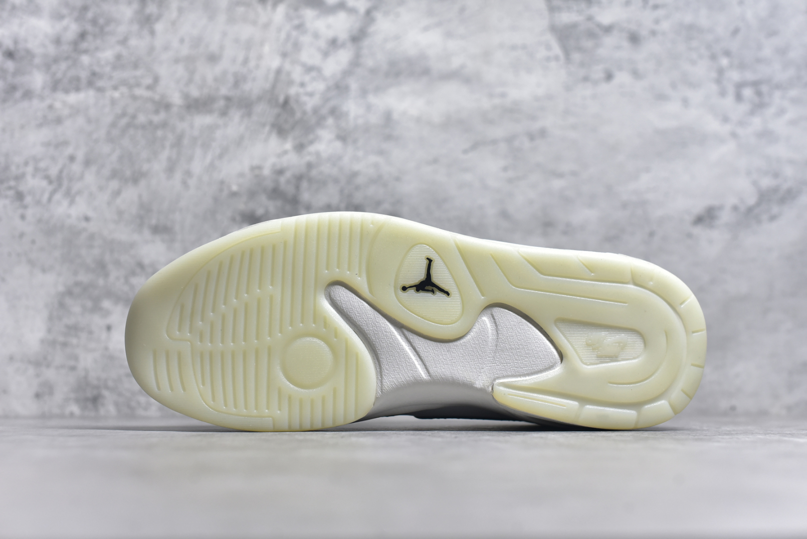 图片[6]-#Air Jordan Stadium AJ90 潮流运动板鞋 HV4092-100 充满了对TinkerHathield 原创设计的致敬 包括中足网状面板、前足外侧的鲨鱼齿轮廓、加垫鞋领和 NK Air 鞋跟品牌 鞋子本身采用网眼、皮革和绒面革材料混合制成 散发出现代美感 并配备了该品牌全新的 Formula 23 足底缓震技术 AirJordan Stadium 90 鞋舌标签在鞋舌内侧印有“Flight”字样 完善了设计 尺码：36 36.5 37.5 38 38.5 39 40 40.5 41 42 42.5 43 44 44.5 45 46-选品中心