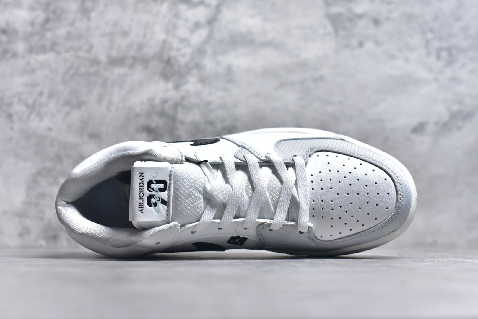 图片[4]-#Air Jordan Stadium AJ90 潮流运动板鞋 HV4092-100 充满了对TinkerHathield 原创设计的致敬 包括中足网状面板、前足外侧的鲨鱼齿轮廓、加垫鞋领和 NK Air 鞋跟品牌 鞋子本身采用网眼、皮革和绒面革材料混合制成 散发出现代美感 并配备了该品牌全新的 Formula 23 足底缓震技术 AirJordan Stadium 90 鞋舌标签在鞋舌内侧印有“Flight”字样 完善了设计 尺码：36 36.5 37.5 38 38.5 39 40 40.5 41 42 42.5 43 44 44.5 45 46-选品中心