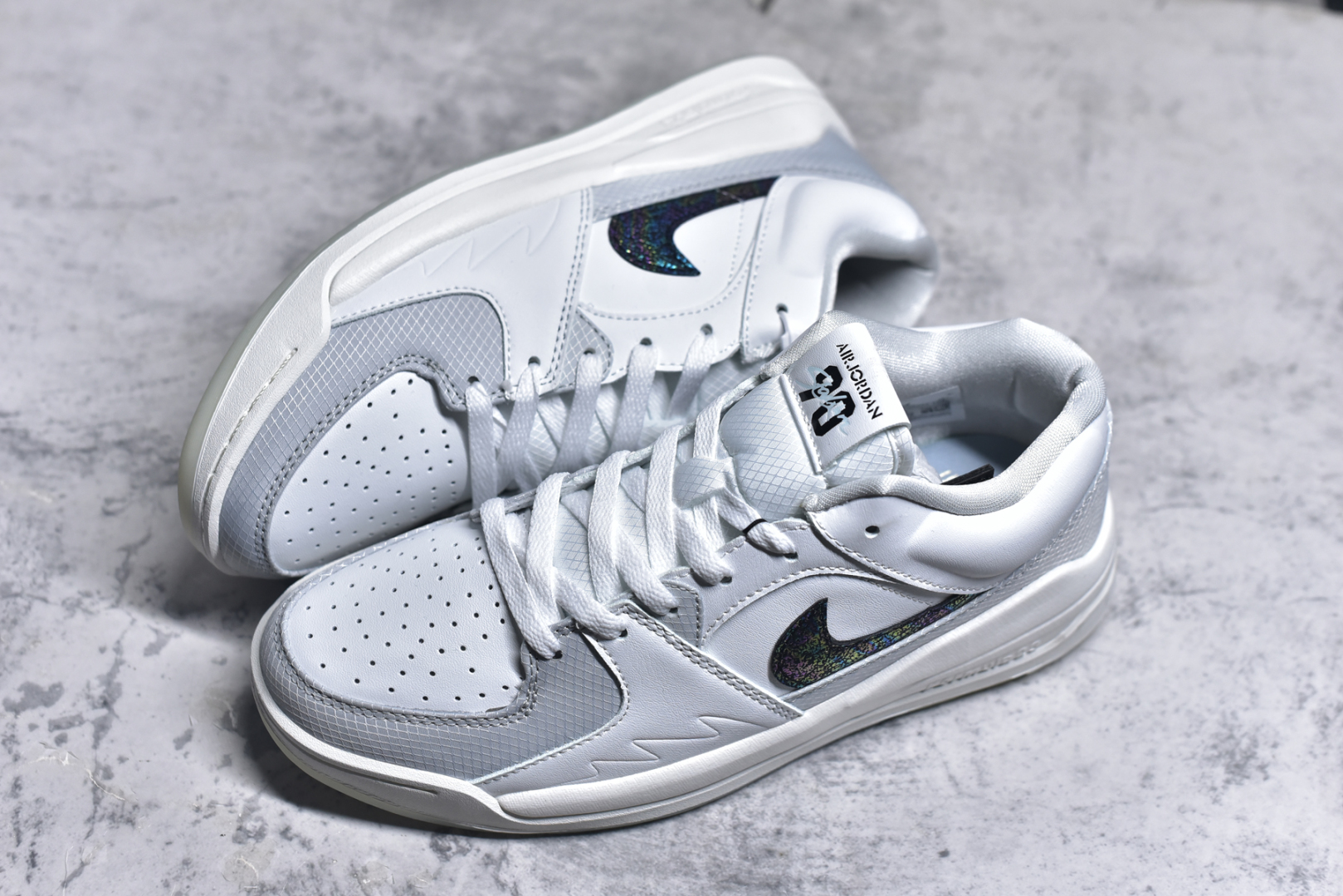 图片[7]-#Air Jordan Stadium AJ90 潮流运动板鞋 HV4092-100 充满了对TinkerHathield 原创设计的致敬 包括中足网状面板、前足外侧的鲨鱼齿轮廓、加垫鞋领和 NK Air 鞋跟品牌 鞋子本身采用网眼、皮革和绒面革材料混合制成 散发出现代美感 并配备了该品牌全新的 Formula 23 足底缓震技术 AirJordan Stadium 90 鞋舌标签在鞋舌内侧印有“Flight”字样 完善了设计 尺码：36 36.5 37.5 38 38.5 39 40 40.5 41 42 42.5 43 44 44.5 45 46-选品中心