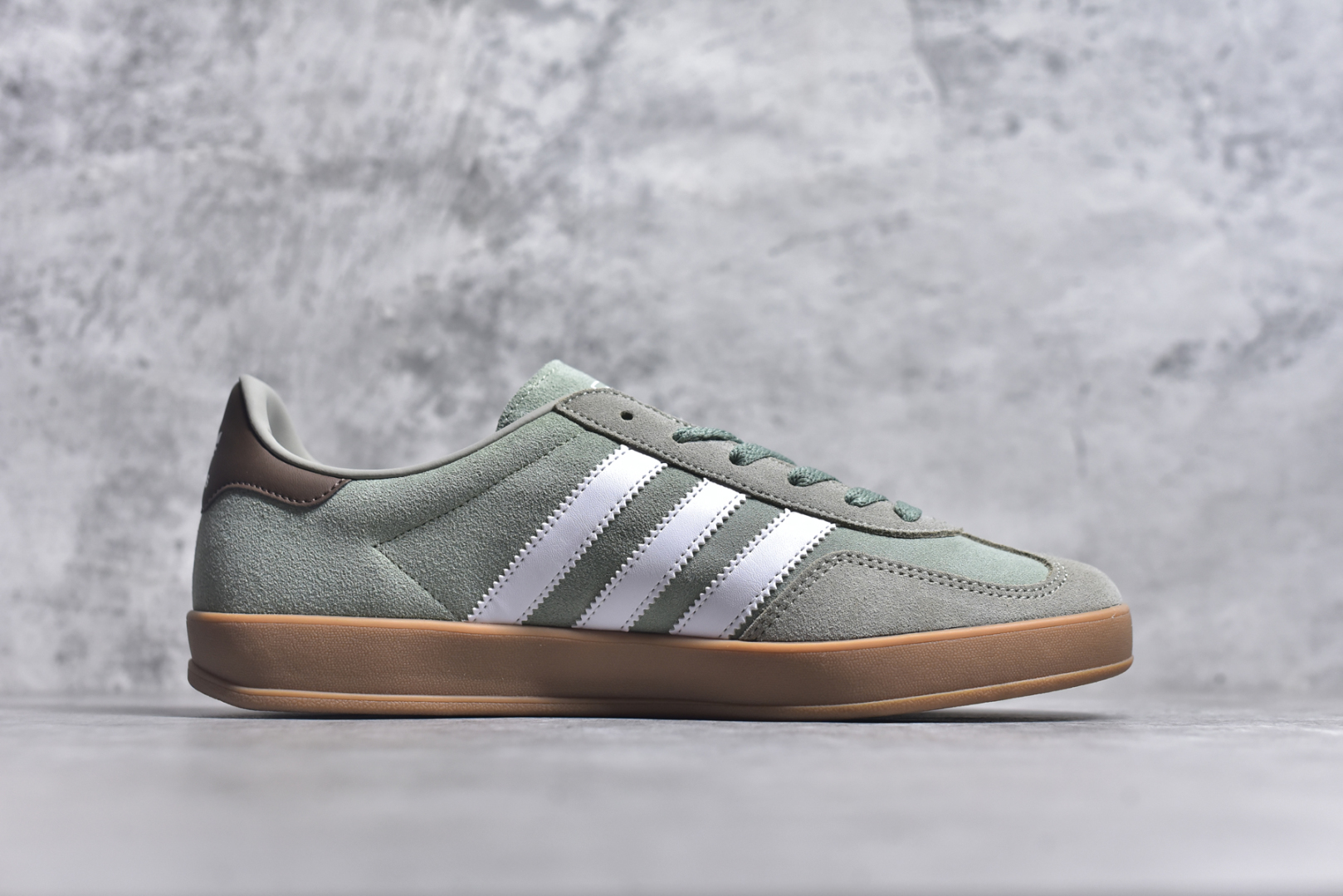 图片[3]-#AD Gazelle Indoor Trainers 羚羊内训系列低帮复古百搭休闲运动德训风板鞋 JI3526 90年代经典的复刻版！自60年代以足球训练鞋面世以来,Gazelle就以其经典设计席卷全球。1991年版本的复刻,再造经典Gazelle。采用皮革打造,搭配浊色细节,让这款经典更加简约。尺码：36 36⅔ 37⅓ 38 38⅔ 39⅓ 40 40⅔ 41⅓ 42 42⅔ 43⅓ 44⅓ 44⅔ 45-选品中心