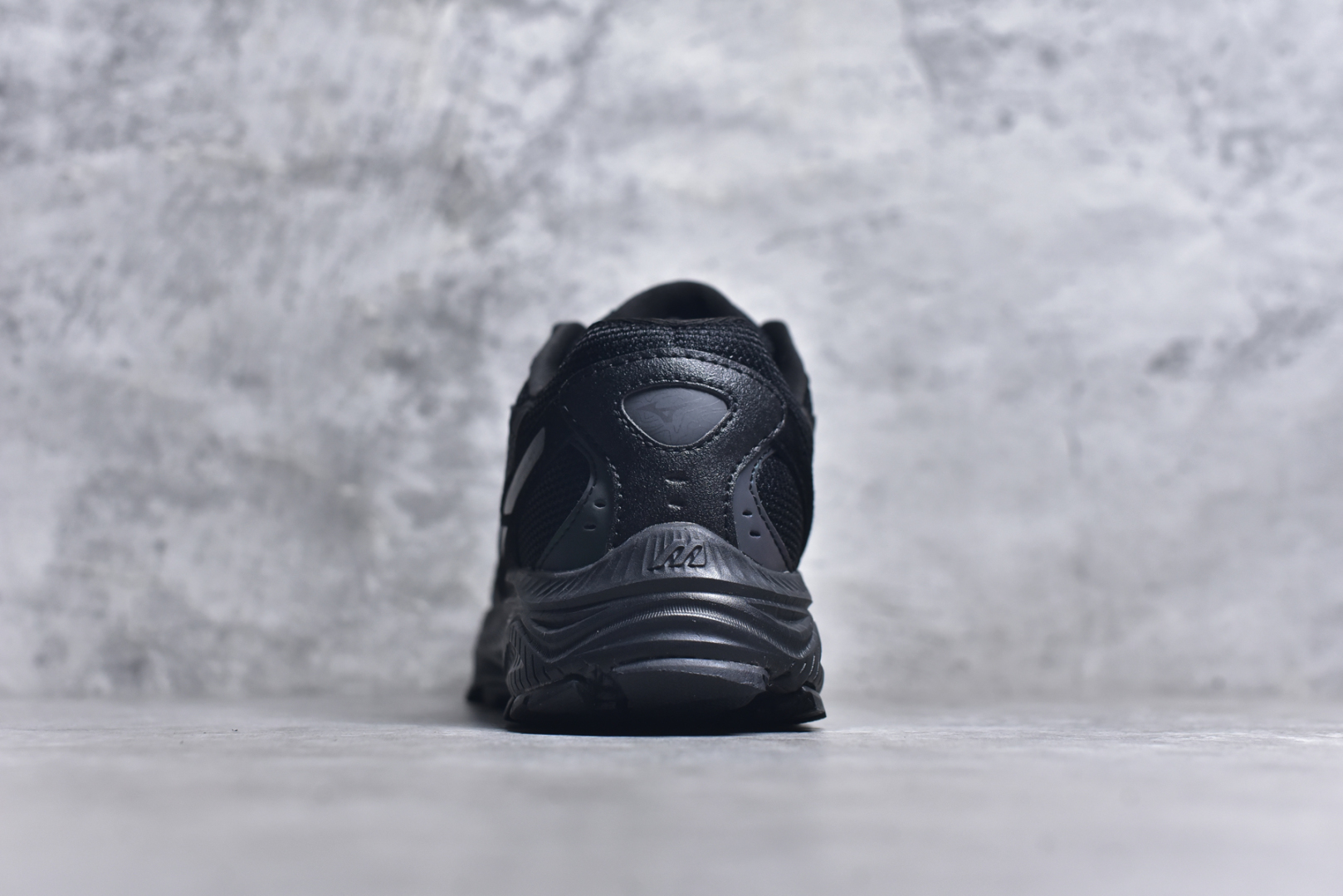 图片[5]-#Mizuno Speed 2K 美津浓复古厚底织物合成革防滑耐磨透气低帮休闲跑步鞋 美津浓（Mizuno）是日本美津浓株式会社于1906年创立的运动品牌，经过一个多世纪的不断努力现已成为世界著名的运动器具、服装和鞋类生产商。美津浓力求服务于各类运动项目，并竭力使运动生活更加愉快和振奋。产品种类齐全，覆盖几乎全部主要运动项目，达到30万多个品类。尺码：36 36.5 37.5 38 38.5 39 40 40.5 41 42 42.5 43 44 44.5 45-选品中心