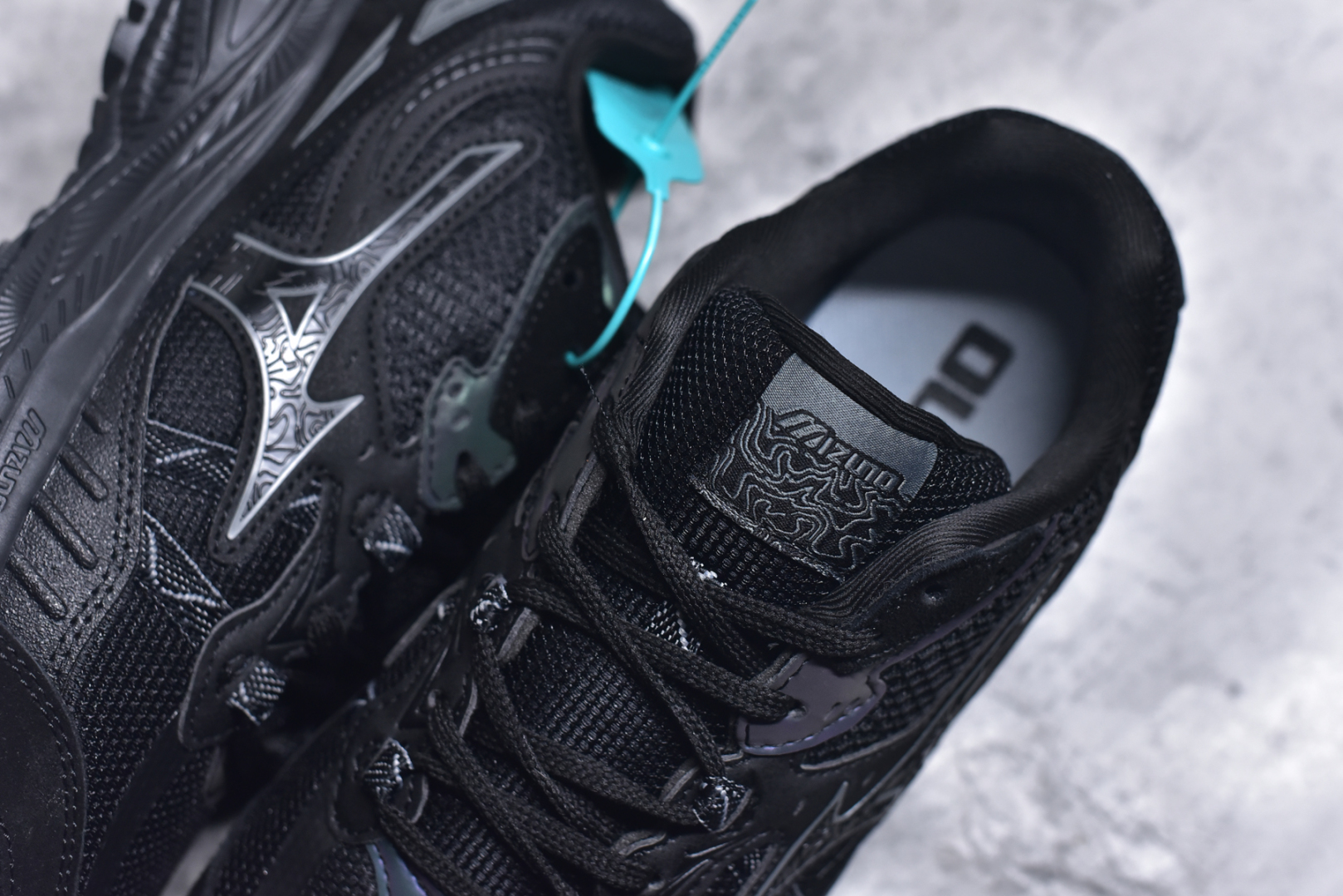 图片[9]-#Mizuno Speed 2K 美津浓复古厚底织物合成革防滑耐磨透气低帮休闲跑步鞋 美津浓（Mizuno）是日本美津浓株式会社于1906年创立的运动品牌，经过一个多世纪的不断努力现已成为世界著名的运动器具、服装和鞋类生产商。美津浓力求服务于各类运动项目，并竭力使运动生活更加愉快和振奋。产品种类齐全，覆盖几乎全部主要运动项目，达到30万多个品类。尺码：36 36.5 37.5 38 38.5 39 40 40.5 41 42 42.5 43 44 44.5 45-选品中心