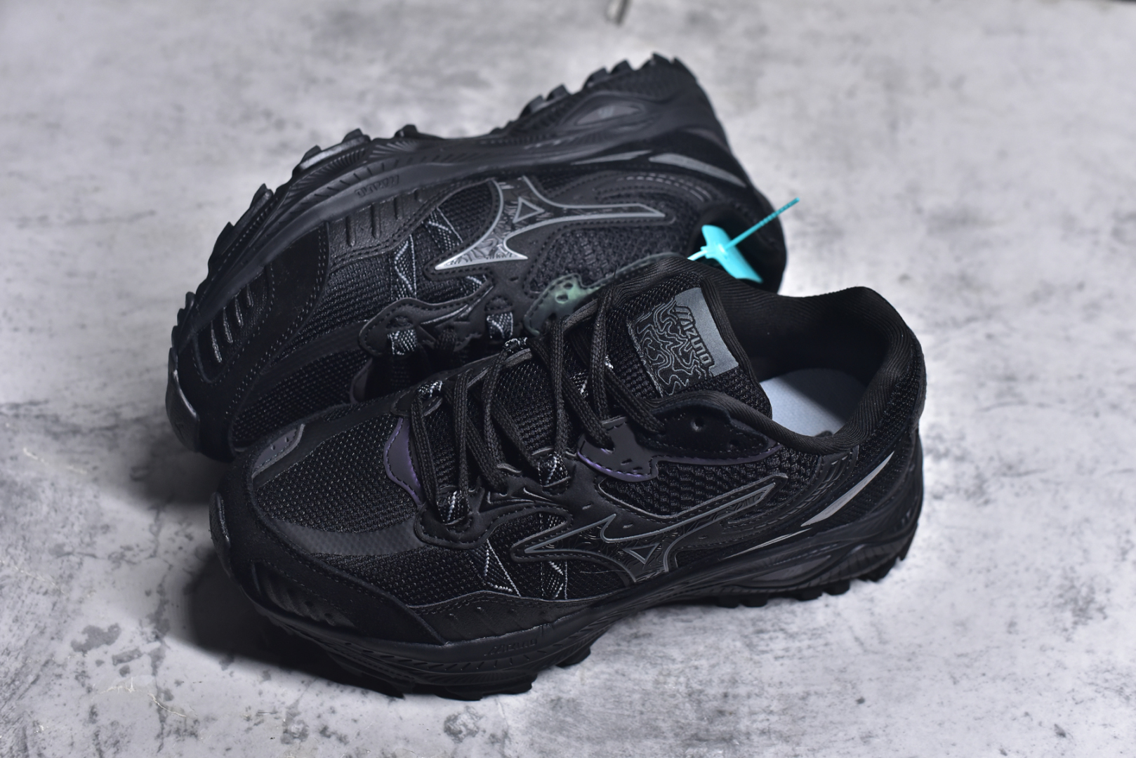 图片[7]-#Mizuno Speed 2K 美津浓复古厚底织物合成革防滑耐磨透气低帮休闲跑步鞋 美津浓（Mizuno）是日本美津浓株式会社于1906年创立的运动品牌，经过一个多世纪的不断努力现已成为世界著名的运动器具、服装和鞋类生产商。美津浓力求服务于各类运动项目，并竭力使运动生活更加愉快和振奋。产品种类齐全，覆盖几乎全部主要运动项目，达到30万多个品类。尺码：36 36.5 37.5 38 38.5 39 40 40.5 41 42 42.5 43 44 44.5 45-选品中心