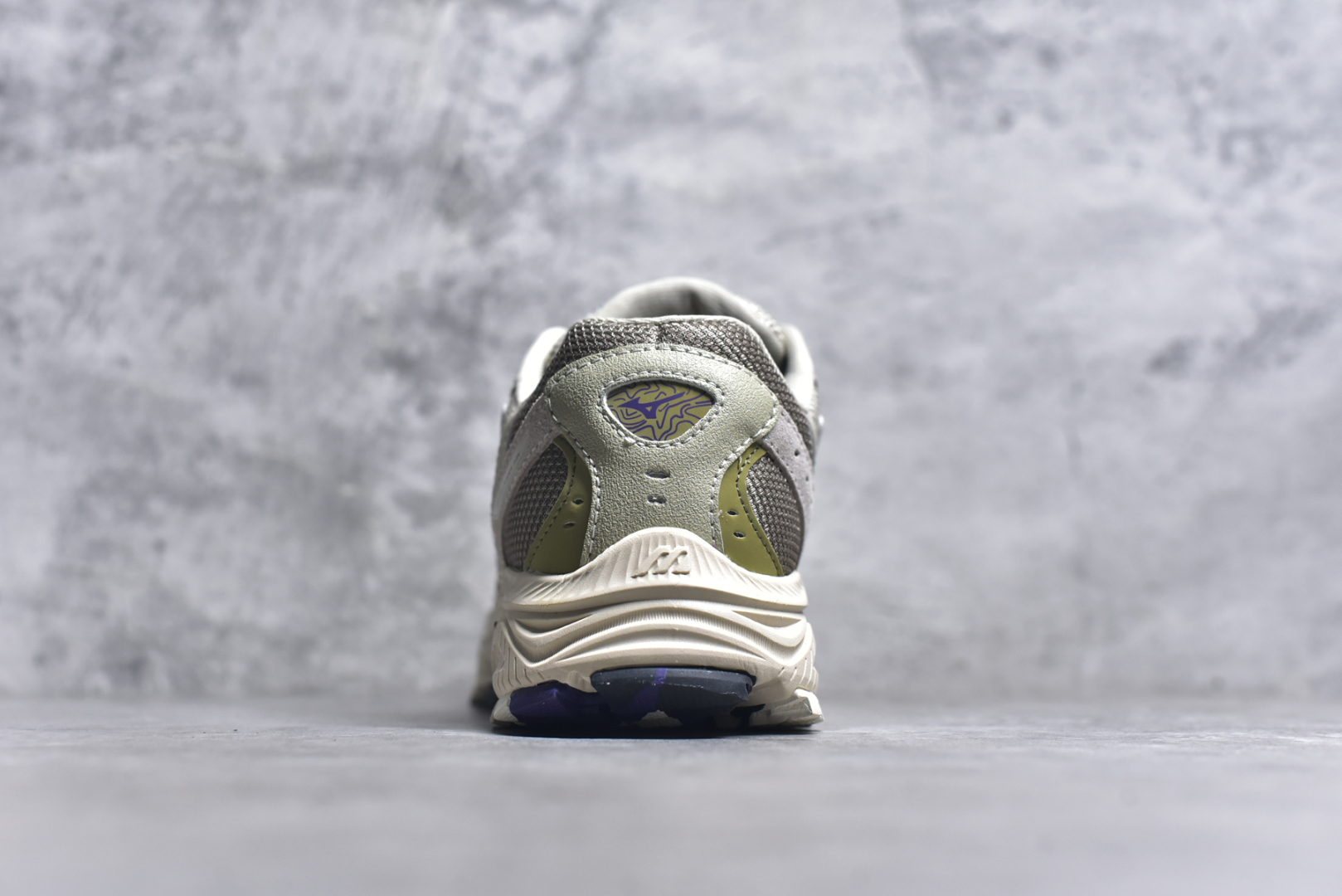 图片[5]-#Mizuno Speed 2K 美津浓复古厚底织物合成革防滑耐磨透气低帮休闲跑步鞋 美津浓（Mizuno）是日本美津浓株式会社于1906年创立的运动品牌，经过一个多世纪的不断努力现已成为世界著名的运动器具、服装和鞋类生产商。美津浓力求服务于各类运动项目，并竭力使运动生活更加愉快和振奋。产品种类齐全，覆盖几乎全部主要运动项目，达到30万多个品类。尺码：36 36.5 37.5 38 38.5 39 40 40.5 41 42 42.5 43 44 44.5 45-选品中心