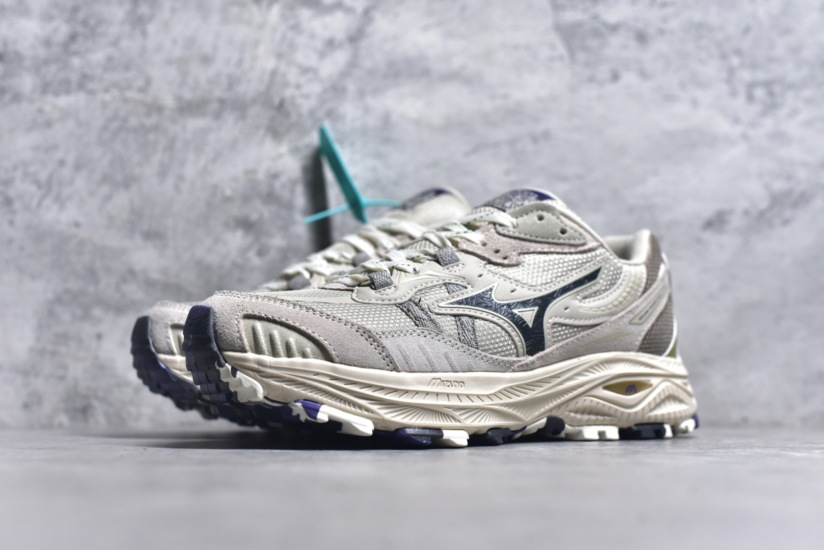 图片[2]-#Mizuno Speed 2K 美津浓复古厚底织物合成革防滑耐磨透气低帮休闲跑步鞋 美津浓（Mizuno）是日本美津浓株式会社于1906年创立的运动品牌，经过一个多世纪的不断努力现已成为世界著名的运动器具、服装和鞋类生产商。美津浓力求服务于各类运动项目，并竭力使运动生活更加愉快和振奋。产品种类齐全，覆盖几乎全部主要运动项目，达到30万多个品类。尺码：36 36.5 37.5 38 38.5 39 40 40.5 41 42 42.5 43 44 44.5 45-选品中心