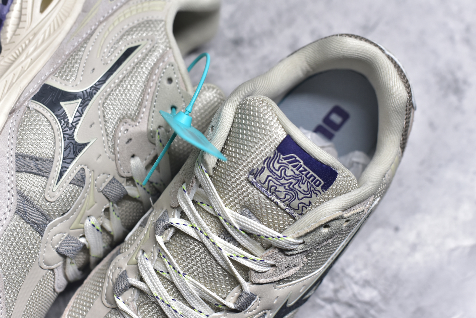 图片[9]-#Mizuno Speed 2K 美津浓复古厚底织物合成革防滑耐磨透气低帮休闲跑步鞋 美津浓（Mizuno）是日本美津浓株式会社于1906年创立的运动品牌，经过一个多世纪的不断努力现已成为世界著名的运动器具、服装和鞋类生产商。美津浓力求服务于各类运动项目，并竭力使运动生活更加愉快和振奋。产品种类齐全，覆盖几乎全部主要运动项目，达到30万多个品类。尺码：36 36.5 37.5 38 38.5 39 40 40.5 41 42 42.5 43 44 44.5 45-选品中心