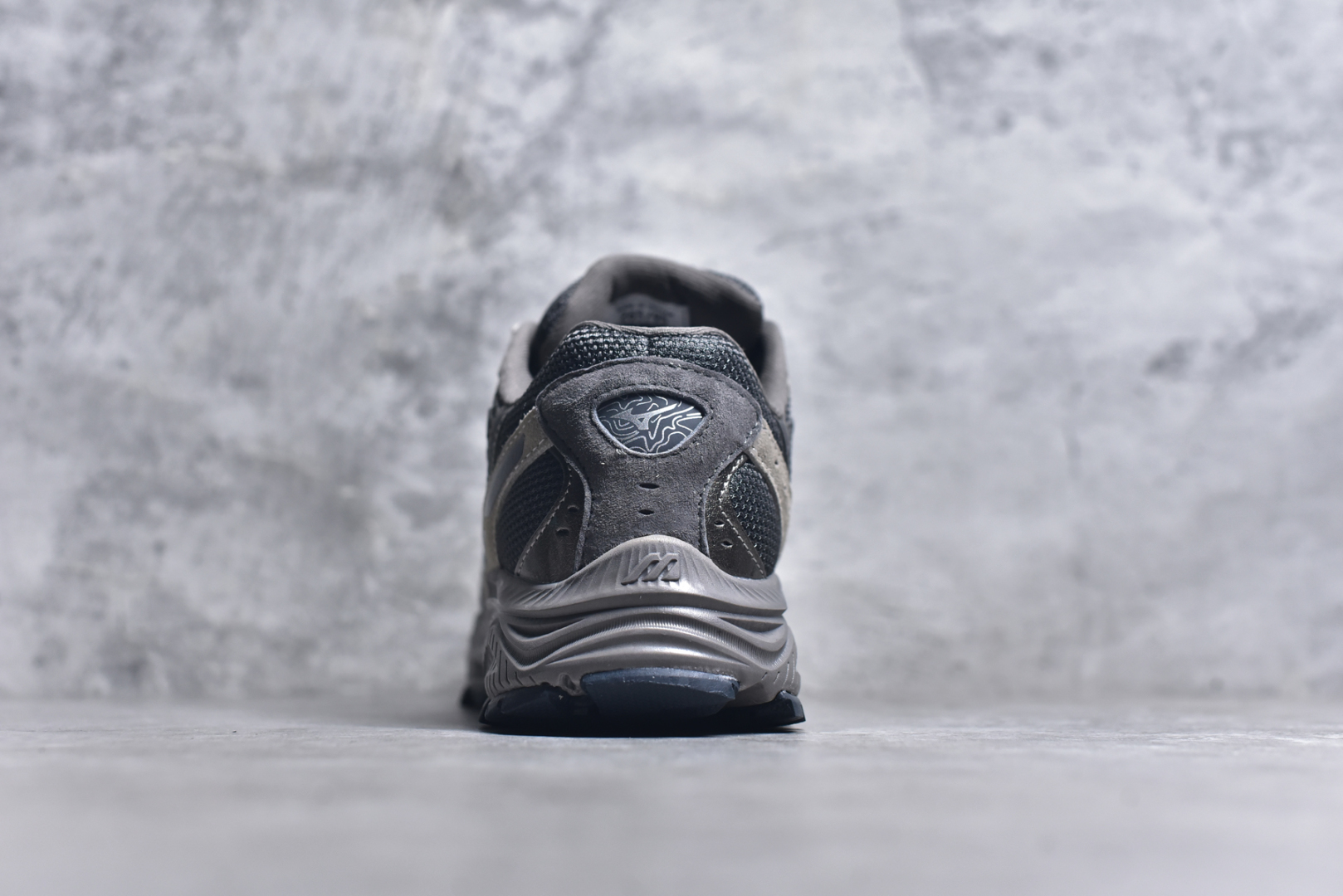 图片[5]-#Mizuno Speed 2K 美津浓复古厚底织物合成革防滑耐磨透气低帮休闲跑步鞋 美津浓（Mizuno）是日本美津浓株式会社于1906年创立的运动品牌，经过一个多世纪的不断努力现已成为世界著名的运动器具、服装和鞋类生产商。美津浓力求服务于各类运动项目，并竭力使运动生活更加愉快和振奋。产品种类齐全，覆盖几乎全部主要运动项目，达到30万多个品类。尺码：36 36.5 37.5 38 38.5 39 40 40.5 41 42 42.5 43 44 44.5 45-选品中心