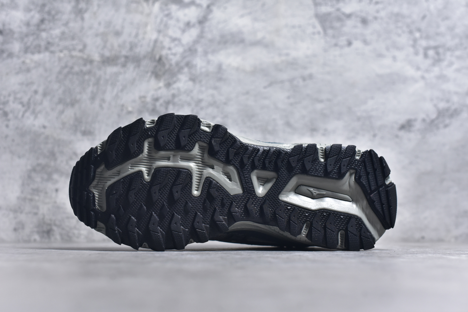 图片[6]-#Mizuno Speed 2K 美津浓复古厚底织物合成革防滑耐磨透气低帮休闲跑步鞋 美津浓（Mizuno）是日本美津浓株式会社于1906年创立的运动品牌，经过一个多世纪的不断努力现已成为世界著名的运动器具、服装和鞋类生产商。美津浓力求服务于各类运动项目，并竭力使运动生活更加愉快和振奋。产品种类齐全，覆盖几乎全部主要运动项目，达到30万多个品类。尺码：36 36.5 37.5 38 38.5 39 40 40.5 41 42 42.5 43 44 44.5 45-选品中心