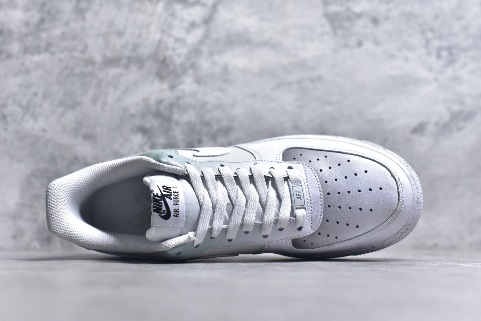 图片[4]-#NIke Air Force 1 ‘07 渐变绿泼墨 空军一号低帮休闲板鞋 原楦头原纸板 纯正空军版型 定制鞋盒 全掌内置全掌气垫 原厂中底钢印 拉帮完美 货号：MM6023-336 尺码：36 36.5 37.5 38 38.5 39 40 40.5 41 42 42.5 43 44 44.5 45-选品中心