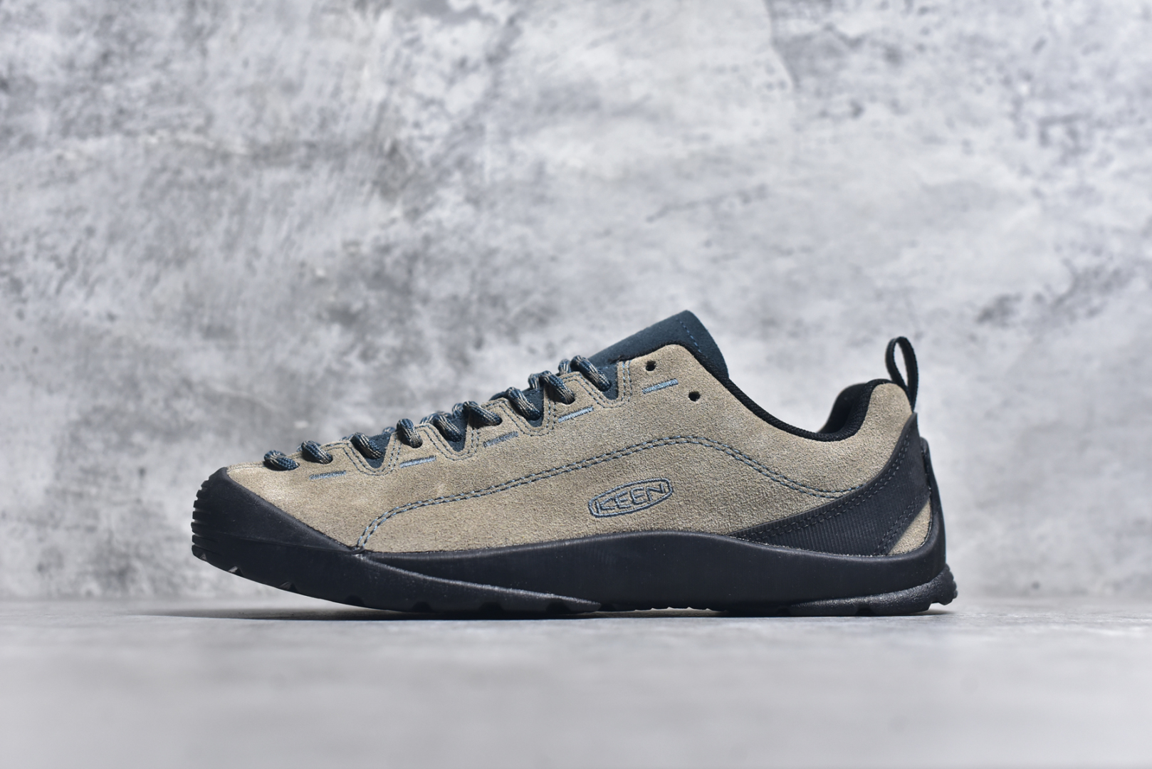 #Keen Jasper Rocks SP 美国人气户外品牌-科恩贾斯珀都市系列复古低帮系带户外风露营徒步登山运动训练鞋 原楦型开发纸版 采用固色翻毛皮鞋面材质 内嵌高密度EVA发泡缓震脚垫 外置一体式包裹防滑防剐蹭耐磨橡胶大底 向经典的90年代致敬 山系神级鞋履 尺码：35 36 37 38 39 40 41 42 43 44 45-选品中心