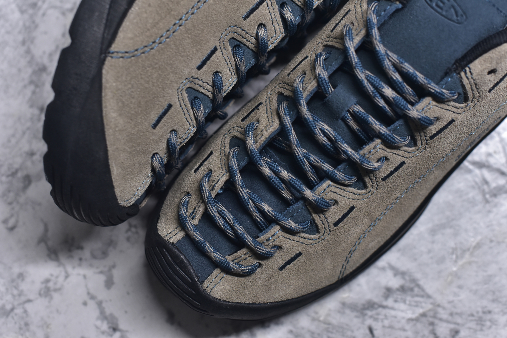 图片[8]-#Keen Jasper Rocks SP 美国人气户外品牌-科恩贾斯珀都市系列复古低帮系带户外风露营徒步登山运动训练鞋 原楦型开发纸版 采用固色翻毛皮鞋面材质 内嵌高密度EVA发泡缓震脚垫 外置一体式包裹防滑防剐蹭耐磨橡胶大底 向经典的90年代致敬 山系神级鞋履 尺码：35 36 37 38 39 40 41 42 43 44 45-选品中心