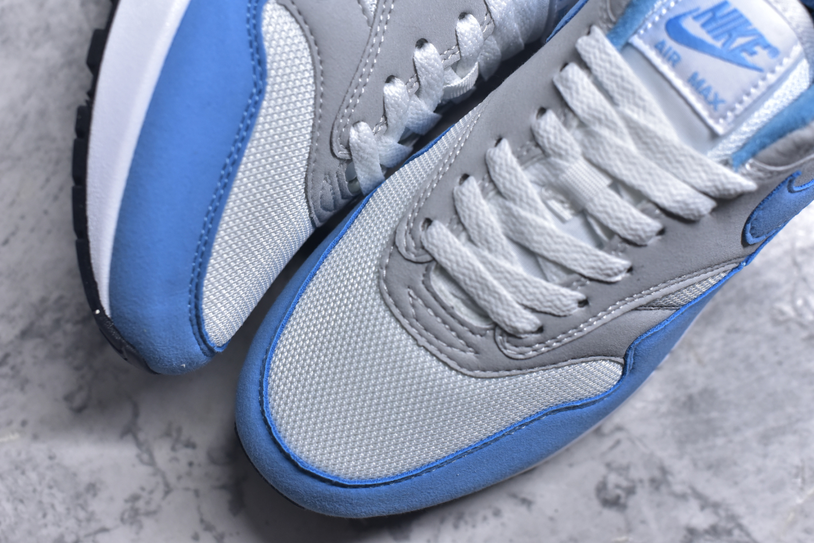 图片[8]-#NK Air Max 1 初代复古气垫慢跑鞋 FD9082-103 由Tinker Hatfeld和Mark Parker在1987年设计 灵感来自于巴黎蓬皮杜中心 在参观了蓬皮杜中心之后提出了Air Max的标志性开窗可视气垫的理念 并将其实际开发成功 是NK史上第一双可视气垫跑鞋 凭借着Air Max气垫带来的舒适脚感和鞋面面料上的不断精进才使得Air Max 1在现如今都是复古慢跑鞋的首选 深厚的历史渊源 独特的流线形设计 极为复古的外观使得它深受鞋迷的喜爱 尺码：36 36.5 37.5 38 38.5 39 40 40.5 41 42 42.5 43 44 44.5 45-选品中心