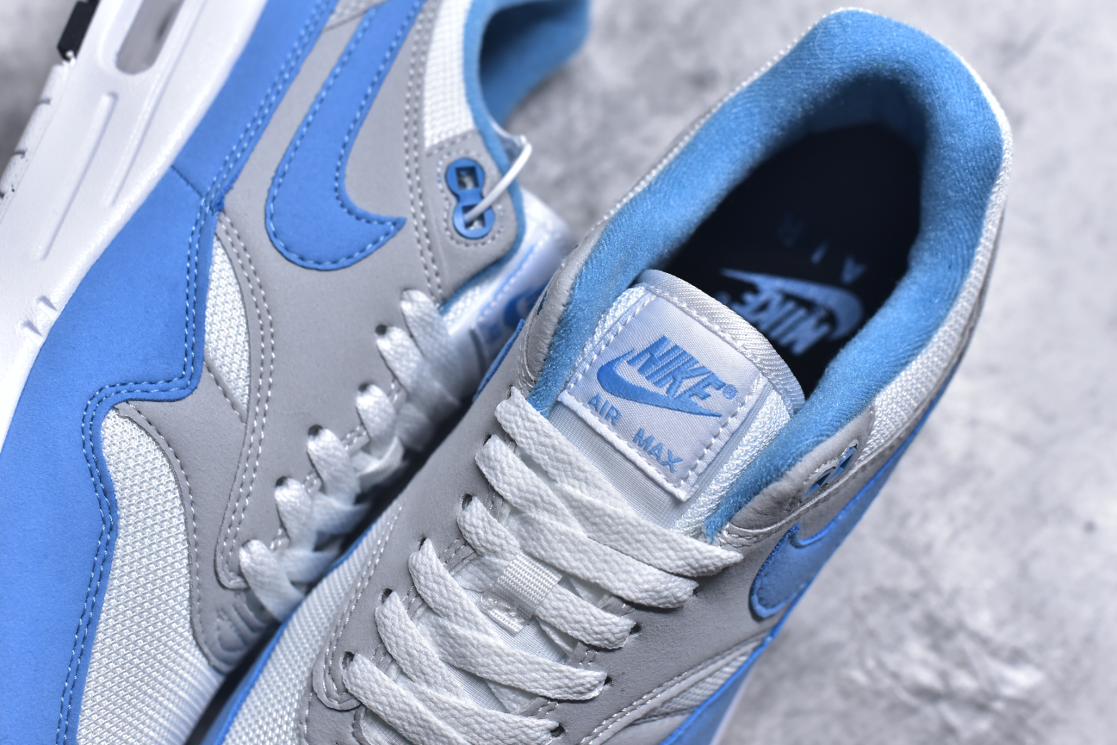 图片[9]-#NK Air Max 1 初代复古气垫慢跑鞋 FD9082-103 由Tinker Hatfeld和Mark Parker在1987年设计 灵感来自于巴黎蓬皮杜中心 在参观了蓬皮杜中心之后提出了Air Max的标志性开窗可视气垫的理念 并将其实际开发成功 是NK史上第一双可视气垫跑鞋 凭借着Air Max气垫带来的舒适脚感和鞋面面料上的不断精进才使得Air Max 1在现如今都是复古慢跑鞋的首选 深厚的历史渊源 独特的流线形设计 极为复古的外观使得它深受鞋迷的喜爱 尺码：36 36.5 37.5 38 38.5 39 40 40.5 41 42 42.5 43 44 44.5 45-选品中心