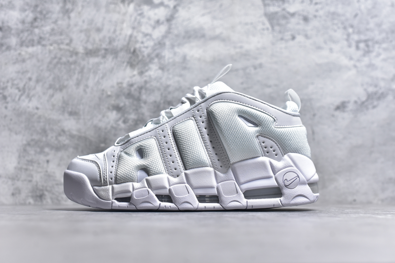 # NK Air More Uptempo Low 大AIR皮蓬复古篮球鞋 FZ3055-100 尺码：36 36.5 37.5 38 38.5 39 40 40.5 41 42 42.5 43 44 44.5 45-选品中心