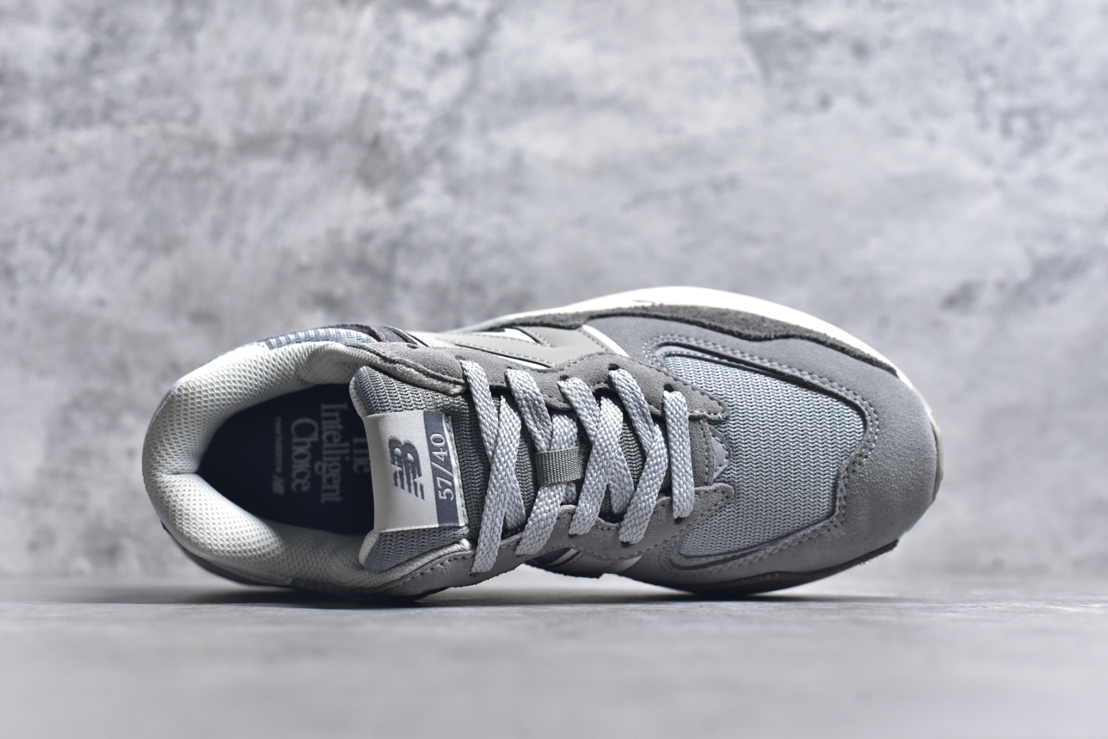 图片[4]-#＃福利特价 New Balance/新百伦 NB5740系列 复古休闲运动跑鞋 特别以1988年首度面世的经典574作为设计蓝本 保留574简约易衬的80s鞋型轮廓 同时再加以向90年代特立独行的抢眼美学致敬 凭借多种严选的优质素材重塑出让人耳目一新又充满层次感的革新中低结构 另一方面 为呼应90年代的巨大化潮流 鞋侧也点题采用了相应的巨大化N字Logo 并且加上反光细节点缀 再结合同样启发自574并经过改良的抓地鞋底 可谓集结两大年代的注目设计元素 尺码：36 36.5 37 37.5 38 38.5 39 40 40.5 41 42 42.5 43 44 45-选品中心