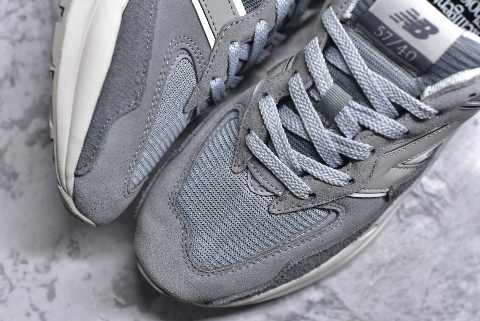 图片[8]-#＃福利特价 New Balance/新百伦 NB5740系列 复古休闲运动跑鞋 特别以1988年首度面世的经典574作为设计蓝本 保留574简约易衬的80s鞋型轮廓 同时再加以向90年代特立独行的抢眼美学致敬 凭借多种严选的优质素材重塑出让人耳目一新又充满层次感的革新中低结构 另一方面 为呼应90年代的巨大化潮流 鞋侧也点题采用了相应的巨大化N字Logo 并且加上反光细节点缀 再结合同样启发自574并经过改良的抓地鞋底 可谓集结两大年代的注目设计元素 尺码：36 36.5 37 37.5 38 38.5 39 40 40.5 41 42 42.5 43 44 45-选品中心
