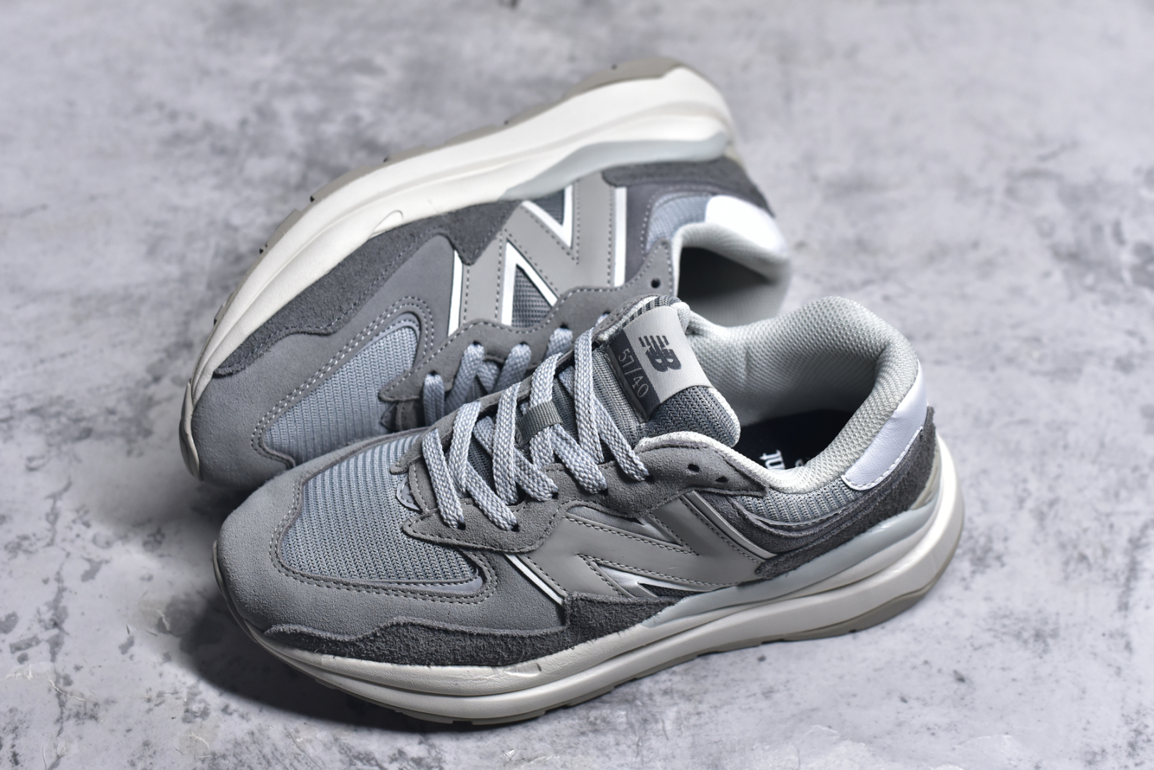 图片[7]-#＃福利特价 New Balance/新百伦 NB5740系列 复古休闲运动跑鞋 特别以1988年首度面世的经典574作为设计蓝本 保留574简约易衬的80s鞋型轮廓 同时再加以向90年代特立独行的抢眼美学致敬 凭借多种严选的优质素材重塑出让人耳目一新又充满层次感的革新中低结构 另一方面 为呼应90年代的巨大化潮流 鞋侧也点题采用了相应的巨大化N字Logo 并且加上反光细节点缀 再结合同样启发自574并经过改良的抓地鞋底 可谓集结两大年代的注目设计元素 尺码：36 36.5 37 37.5 38 38.5 39 40 40.5 41 42 42.5 43 44 45-选品中心
