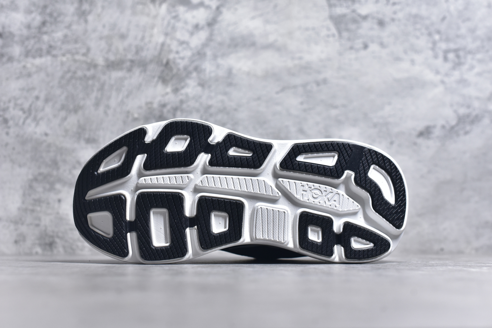 图片[6]-#HOKA ONE ONE Bondi 9 机能缓震跑鞋 1162011 GYBU #鞋面部分采用工程网眼面料，可以确保必要的透气性能。使用了全新的莱卡橡筋，这大大提升了鞋面的硬度，由此增加鞋面的支撑性能。后掌33mm、前掌29mm的超厚Soft EVA中底，比传统的EVA材料还要柔软30%尺码 36 36.5 37 38 38.5 39 40 40.5 41 42 42.5 43 44 44.5 45-选品中心