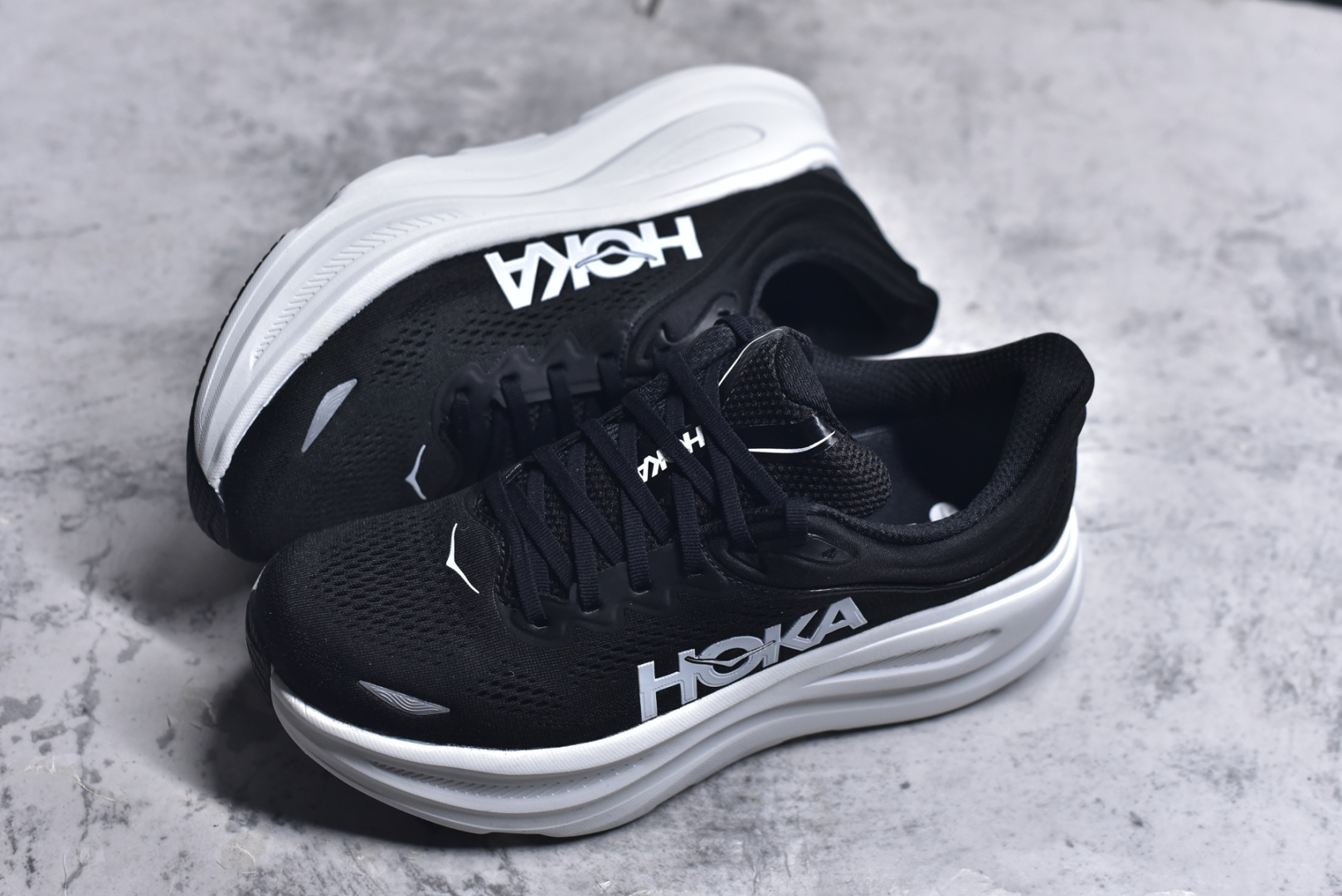 图片[7]-#HOKA ONE ONE Bondi 9 机能缓震跑鞋 1162011 GYBU #鞋面部分采用工程网眼面料，可以确保必要的透气性能。使用了全新的莱卡橡筋，这大大提升了鞋面的硬度，由此增加鞋面的支撑性能。后掌33mm、前掌29mm的超厚Soft EVA中底，比传统的EVA材料还要柔软30%尺码 36 36.5 37 38 38.5 39 40 40.5 41 42 42.5 43 44 44.5 45-选品中心
