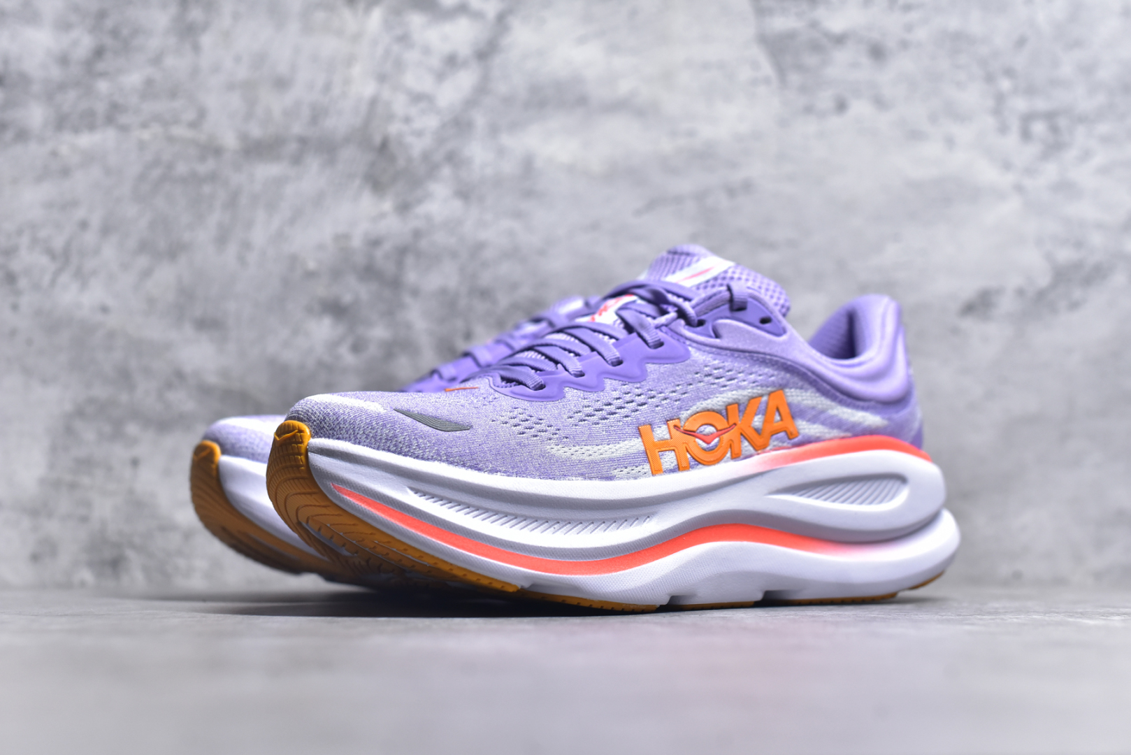 图片[2]-#HOKA ONE ONE Bondi 9 机能缓震跑鞋 #鞋面部分采用工程网眼面料，可以确保必要的透气性能。使用了全新的莱卡橡筋，这大大提升了鞋面的硬度，由此增加鞋面的支撑性能。后掌33mm、前掌29mm的超厚Soft EVA中底，比传统的EVA材料还要柔软30% 货号 紫色1162014/ AGH 尺码 36 36.5 37 38 38.5 39 40-选品中心