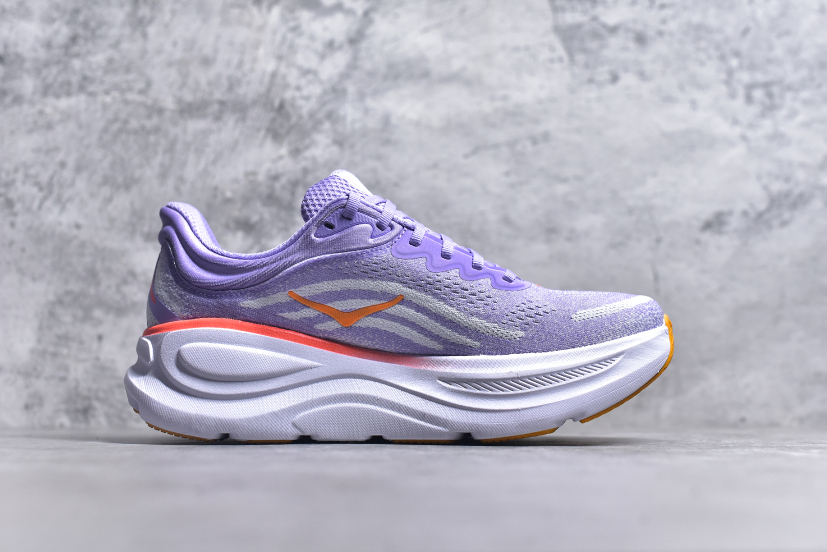 图片[3]-#HOKA ONE ONE Bondi 9 机能缓震跑鞋 #鞋面部分采用工程网眼面料，可以确保必要的透气性能。使用了全新的莱卡橡筋，这大大提升了鞋面的硬度，由此增加鞋面的支撑性能。后掌33mm、前掌29mm的超厚Soft EVA中底，比传统的EVA材料还要柔软30% 货号 紫色1162014/ AGH 尺码 36 36.5 37 38 38.5 39 40-选品中心