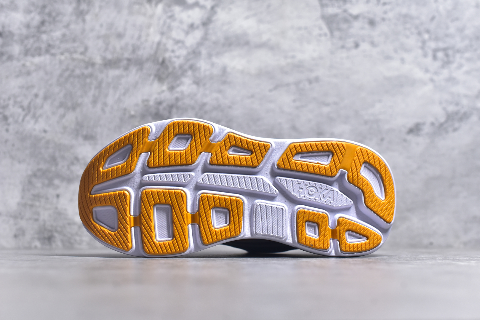 图片[6]-#HOKA ONE ONE Bondi 9 机能缓震跑鞋 #鞋面部分采用工程网眼面料，可以确保必要的透气性能。使用了全新的莱卡橡筋，这大大提升了鞋面的硬度，由此增加鞋面的支撑性能。后掌33mm、前掌29mm的超厚Soft EVA中底，比传统的EVA材料还要柔软30% 货号 紫色1162014/ AGH 尺码 36 36.5 37 38 38.5 39 40-选品中心