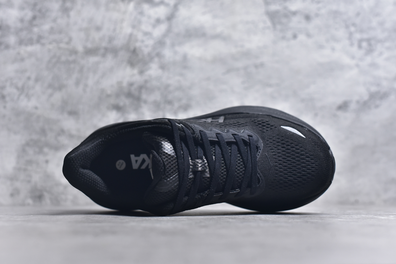 图片[4]-#HOKA ONE ONE Bondi 9 机能缓震跑鞋 #鞋面部分采用工程网眼面料，可以确保必要的透气性能。使用了全新的莱卡橡筋，这大大提升了鞋面的硬度，由此增加鞋面的支撑性能。后掌33mm、前掌29mm的超厚Soft EVA中底，比传统的EVA材料还要柔软30% 货号 黑色1162014/ BBLC尺码 36 36.5 37 38 38.5 39 40 40.5 41 42 42.5 43 44 44.5 45-选品中心