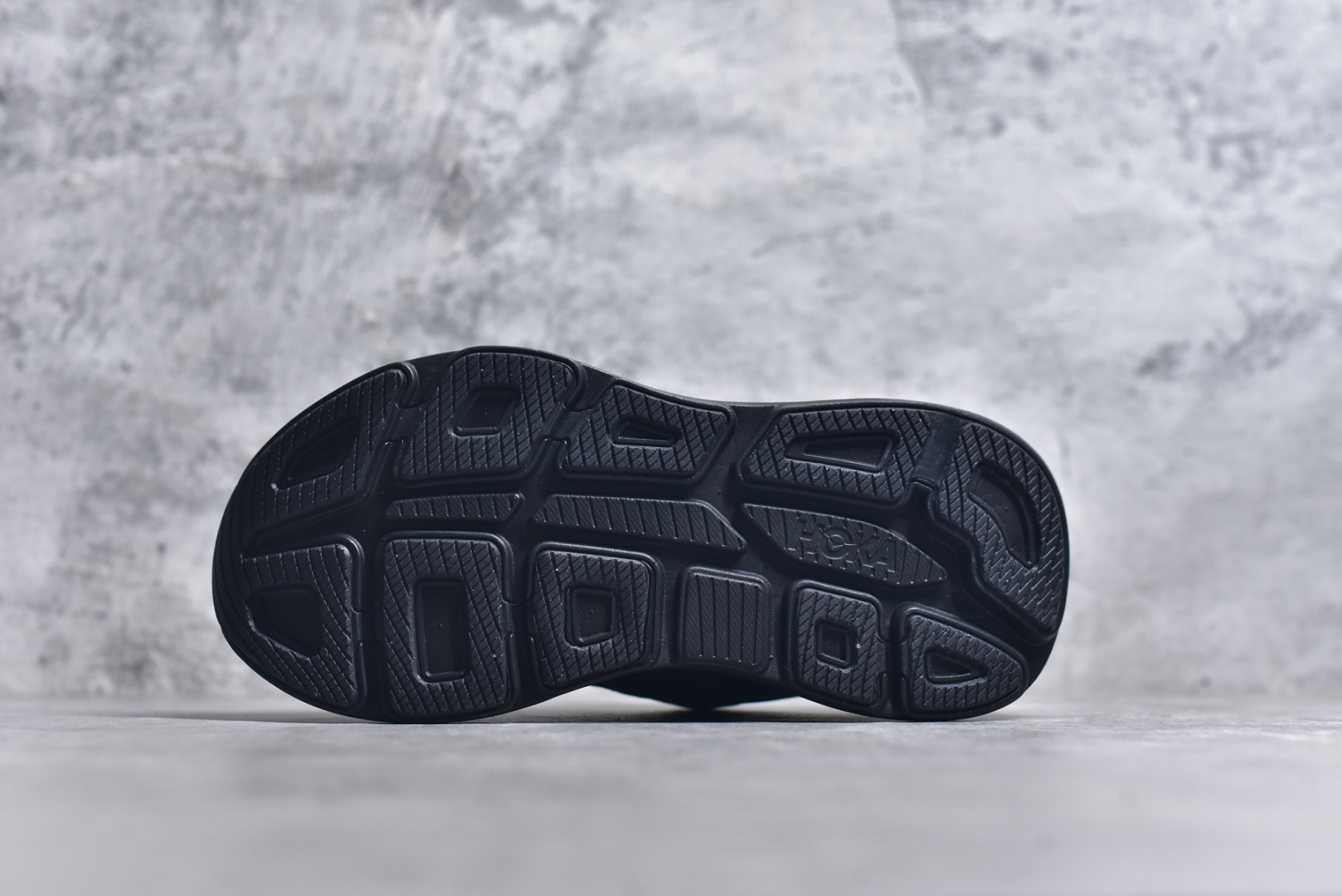 图片[6]-#HOKA ONE ONE Bondi 9 机能缓震跑鞋 #鞋面部分采用工程网眼面料，可以确保必要的透气性能。使用了全新的莱卡橡筋，这大大提升了鞋面的硬度，由此增加鞋面的支撑性能。后掌33mm、前掌29mm的超厚Soft EVA中底，比传统的EVA材料还要柔软30% 货号 黑色1162014/ BBLC尺码 36 36.5 37 38 38.5 39 40 40.5 41 42 42.5 43 44 44.5 45-选品中心