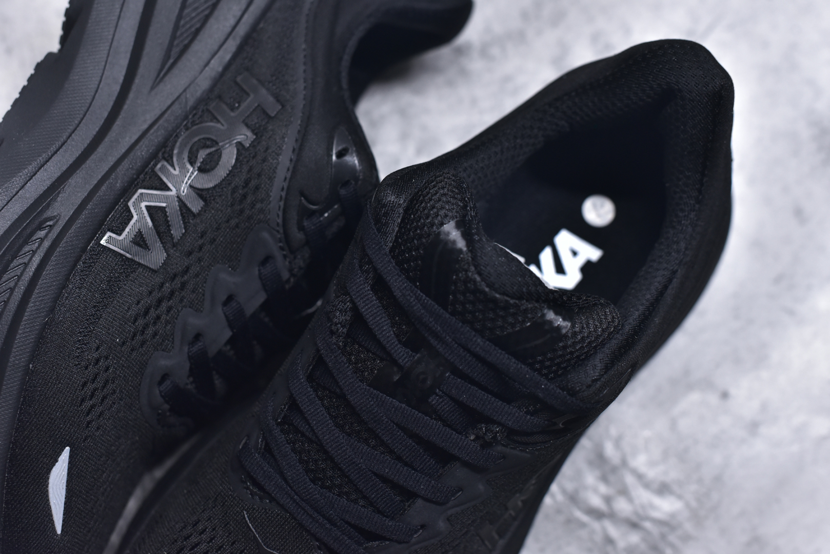 图片[9]-#HOKA ONE ONE Bondi 9 机能缓震跑鞋 #鞋面部分采用工程网眼面料，可以确保必要的透气性能。使用了全新的莱卡橡筋，这大大提升了鞋面的硬度，由此增加鞋面的支撑性能。后掌33mm、前掌29mm的超厚Soft EVA中底，比传统的EVA材料还要柔软30% 货号 黑色1162014/ BBLC尺码 36 36.5 37 38 38.5 39 40 40.5 41 42 42.5 43 44 44.5 45-选品中心