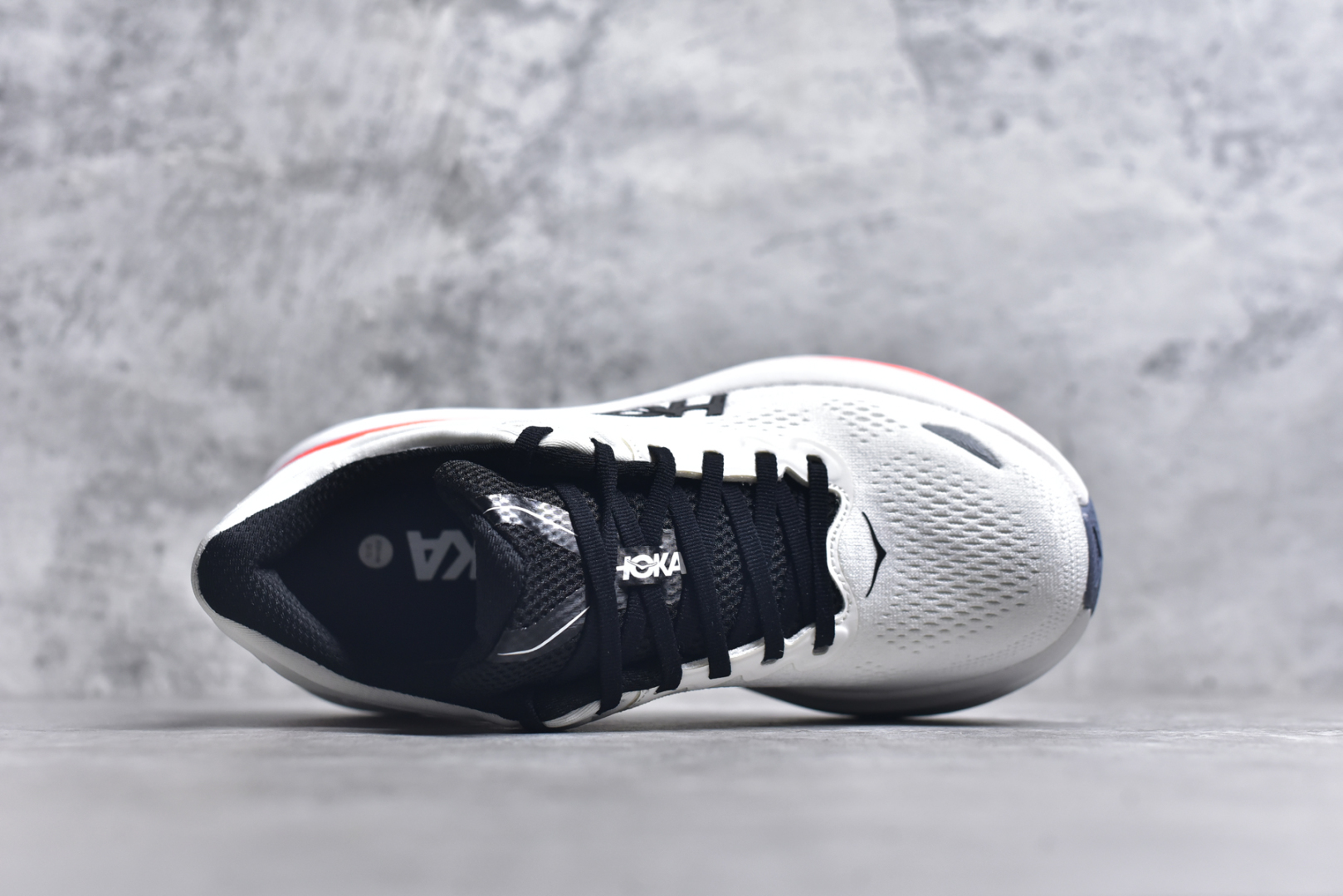 图片[4]-#HOKA ONE ONE Bondi 9 机能缓震跑鞋 鞋面部分采用工程网眼面料，可以确保必要的透气性能。使用了全新的莱卡橡筋，这大大提升了鞋面的硬度，由此增加鞋面的支撑性能。后掌33mm、前掌29mm的超厚Soft EVA中底，比传统的EVA材料还要柔软30% 货号 白色 1162011/ WBLC 尺码 36 36.5 37 38 38.5 39 40 40.5 41 42 42.5 43 44 44.5 45-选品中心