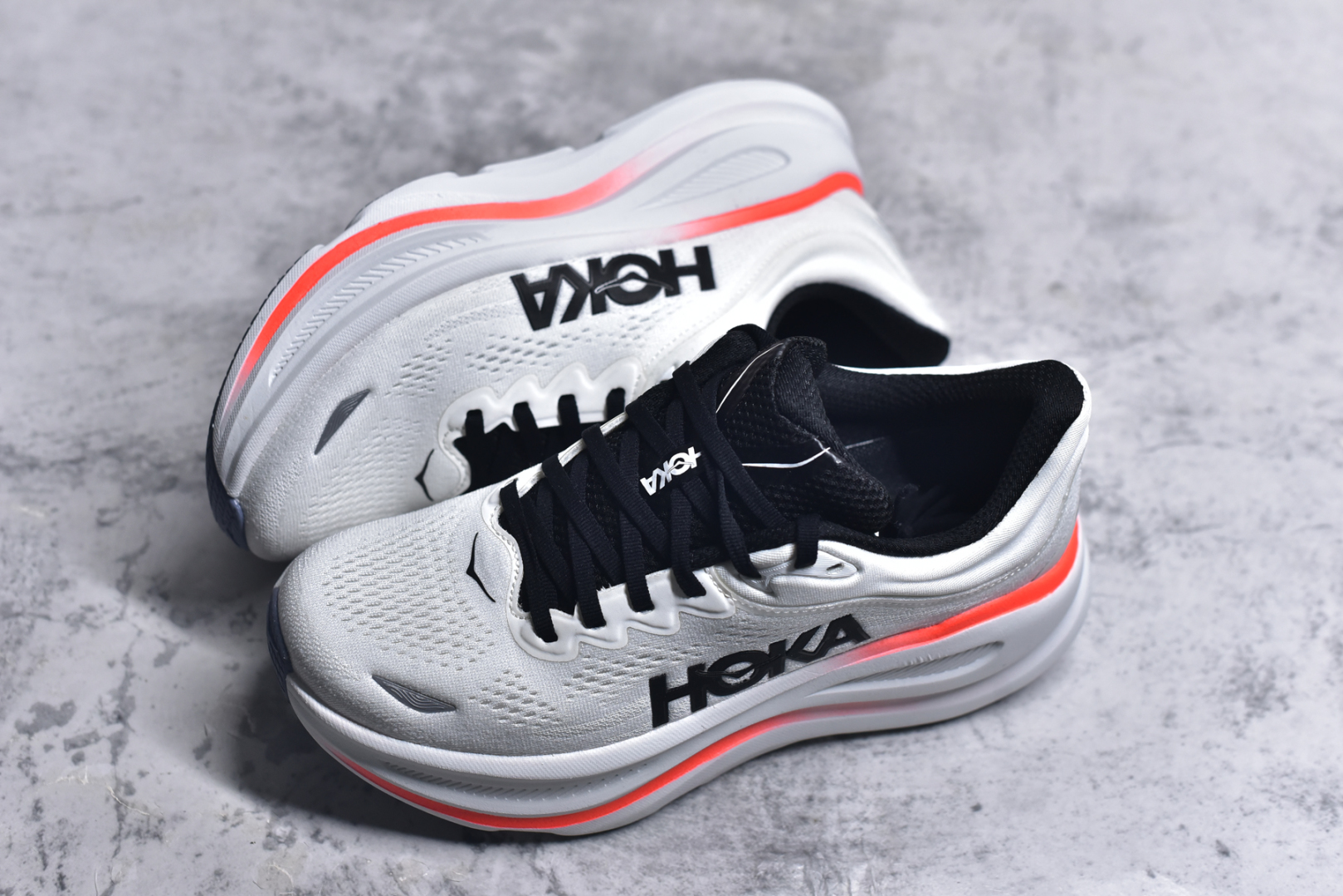 图片[7]-#HOKA ONE ONE Bondi 9 机能缓震跑鞋 鞋面部分采用工程网眼面料，可以确保必要的透气性能。使用了全新的莱卡橡筋，这大大提升了鞋面的硬度，由此增加鞋面的支撑性能。后掌33mm、前掌29mm的超厚Soft EVA中底，比传统的EVA材料还要柔软30% 货号 白色 1162011/ WBLC 尺码 36 36.5 37 38 38.5 39 40 40.5 41 42 42.5 43 44 44.5 45-选品中心