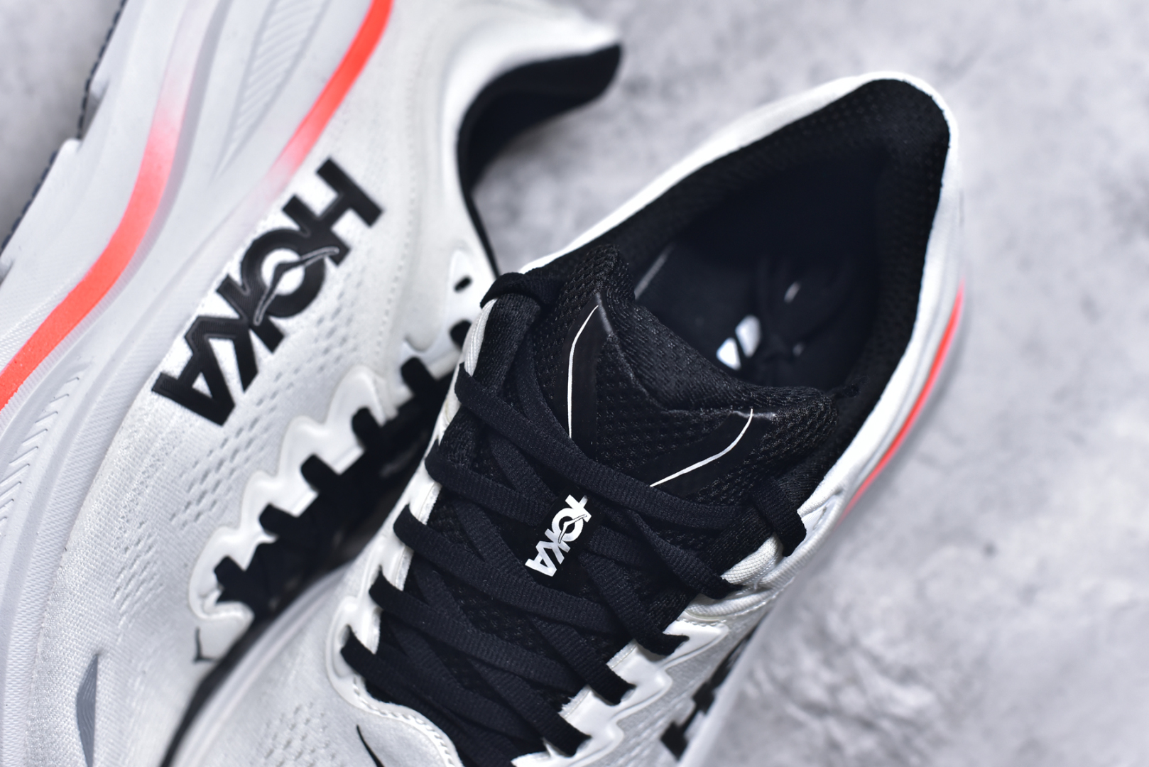 图片[9]-#HOKA ONE ONE Bondi 9 机能缓震跑鞋 鞋面部分采用工程网眼面料，可以确保必要的透气性能。使用了全新的莱卡橡筋，这大大提升了鞋面的硬度，由此增加鞋面的支撑性能。后掌33mm、前掌29mm的超厚Soft EVA中底，比传统的EVA材料还要柔软30% 货号 白色 1162011/ WBLC 尺码 36 36.5 37 38 38.5 39 40 40.5 41 42 42.5 43 44 44.5 45-选品中心