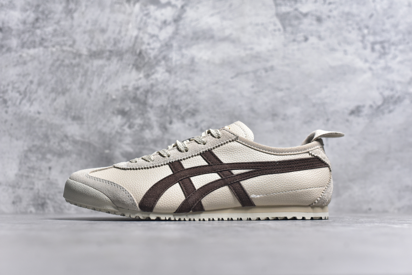 #OnitsukaTiger/鬼塚虎 Mexico 66 头层皮面低邦休闲跑步鞋 1183B391-251 尺码：36 37 37.5 38 39 39.5 40.5 41.5 42 42.5 43.5 44 44.5 45 K.C3-选品中心