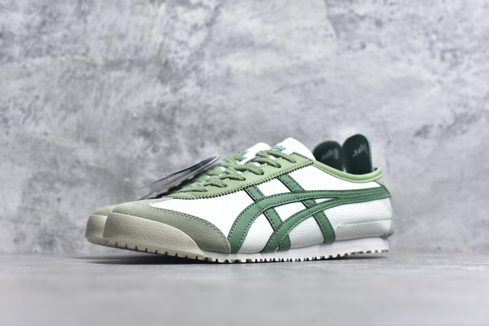图片[2]-#OnitsukaTiger/鬼塚虎 Mexico 66 全头层皮面低邦休闲跑步鞋 1183A201-304 # 品质 原鞋开发 采用原厂材料和胶水 装皮料切割 质感无敌 尺码：36 37 37.5 38 39 39.5 40.5 41.5 42 42.5 43.5 44 44.5 AJD4-选品中心