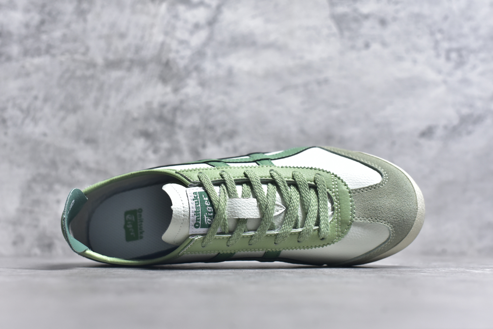 图片[4]-#OnitsukaTiger/鬼塚虎 Mexico 66 全头层皮面低邦休闲跑步鞋 1183A201-304 # 品质 原鞋开发 采用原厂材料和胶水 装皮料切割 质感无敌 尺码：36 37 37.5 38 39 39.5 40.5 41.5 42 42.5 43.5 44 44.5 AJD4-选品中心