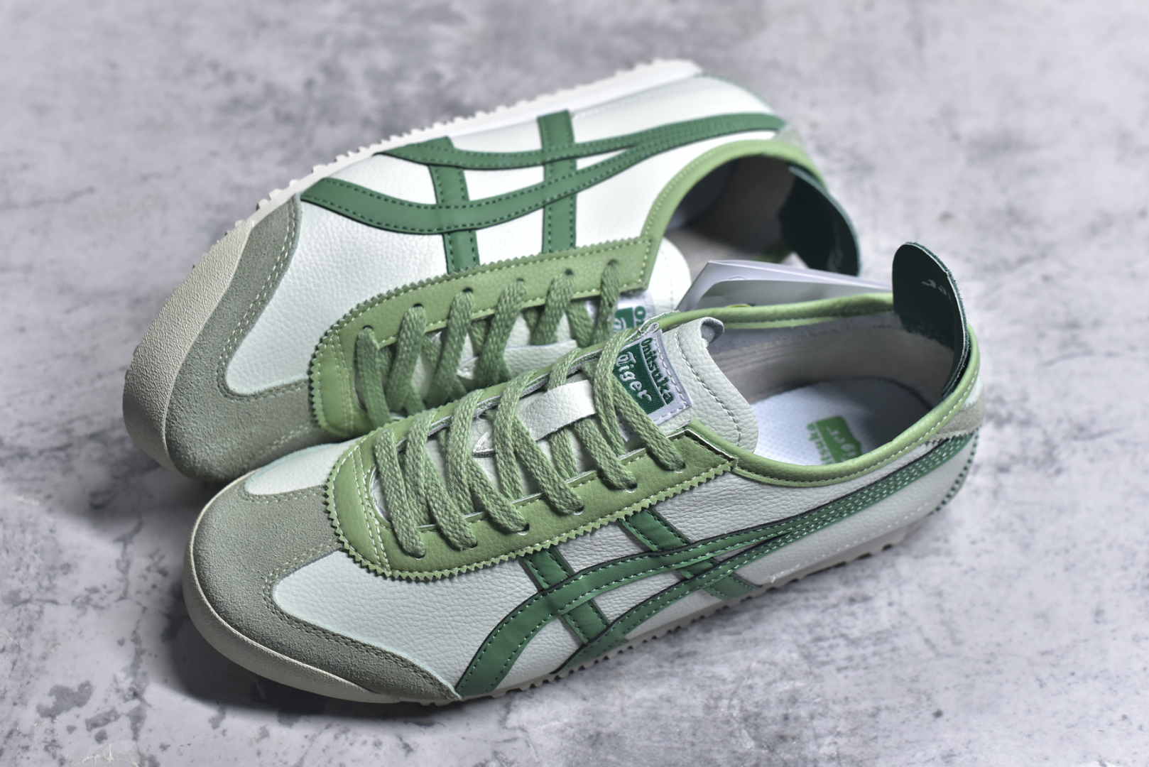 图片[7]-#OnitsukaTiger/鬼塚虎 Mexico 66 全头层皮面低邦休闲跑步鞋 1183A201-304 # 品质 原鞋开发 采用原厂材料和胶水 装皮料切割 质感无敌 尺码：36 37 37.5 38 39 39.5 40.5 41.5 42 42.5 43.5 44 44.5 AJD4-选品中心