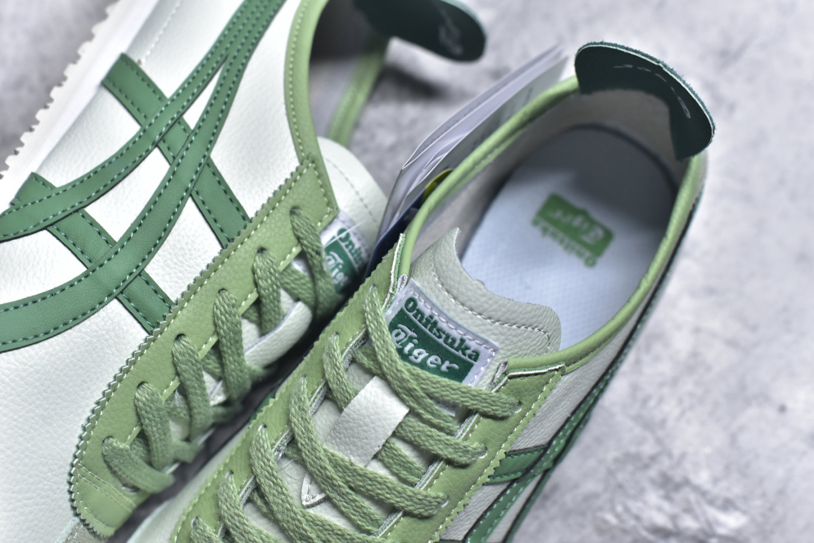 图片[9]-#OnitsukaTiger/鬼塚虎 Mexico 66 全头层皮面低邦休闲跑步鞋 1183A201-304 # 品质 原鞋开发 采用原厂材料和胶水 装皮料切割 质感无敌 尺码：36 37 37.5 38 39 39.5 40.5 41.5 42 42.5 43.5 44 44.5 AJD4-选品中心