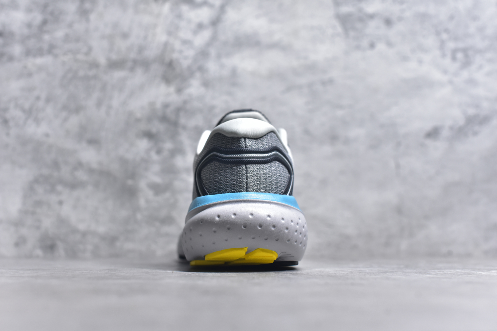 图片[5]-#公司级Brooks Glycerin 21 缓震跑鞋 宝藏跑鞋单品 采用全新设计针织鞋面材质 透气且灵活 搭载DNA LOFT V3密度泡棉缓震系统中底 以最大限度提高缓冲性能 外置防滑耐磨橡胶底片 助力跑者获得更好的落地体验 尺码：40-45-选品中心