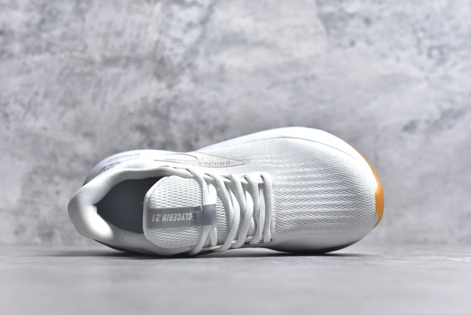 图片[4]-#公司级Brooks Glycerin 21 缓震跑鞋 宝藏跑鞋单品 采用全新设计针织鞋面材质 透气且灵活 搭载DNA LOFT V3密度泡棉缓震系统中底 以最大限度提高缓冲性能 外置防滑耐磨橡胶底片 助力跑者获得更好的落地体验 尺码：40-45-选品中心