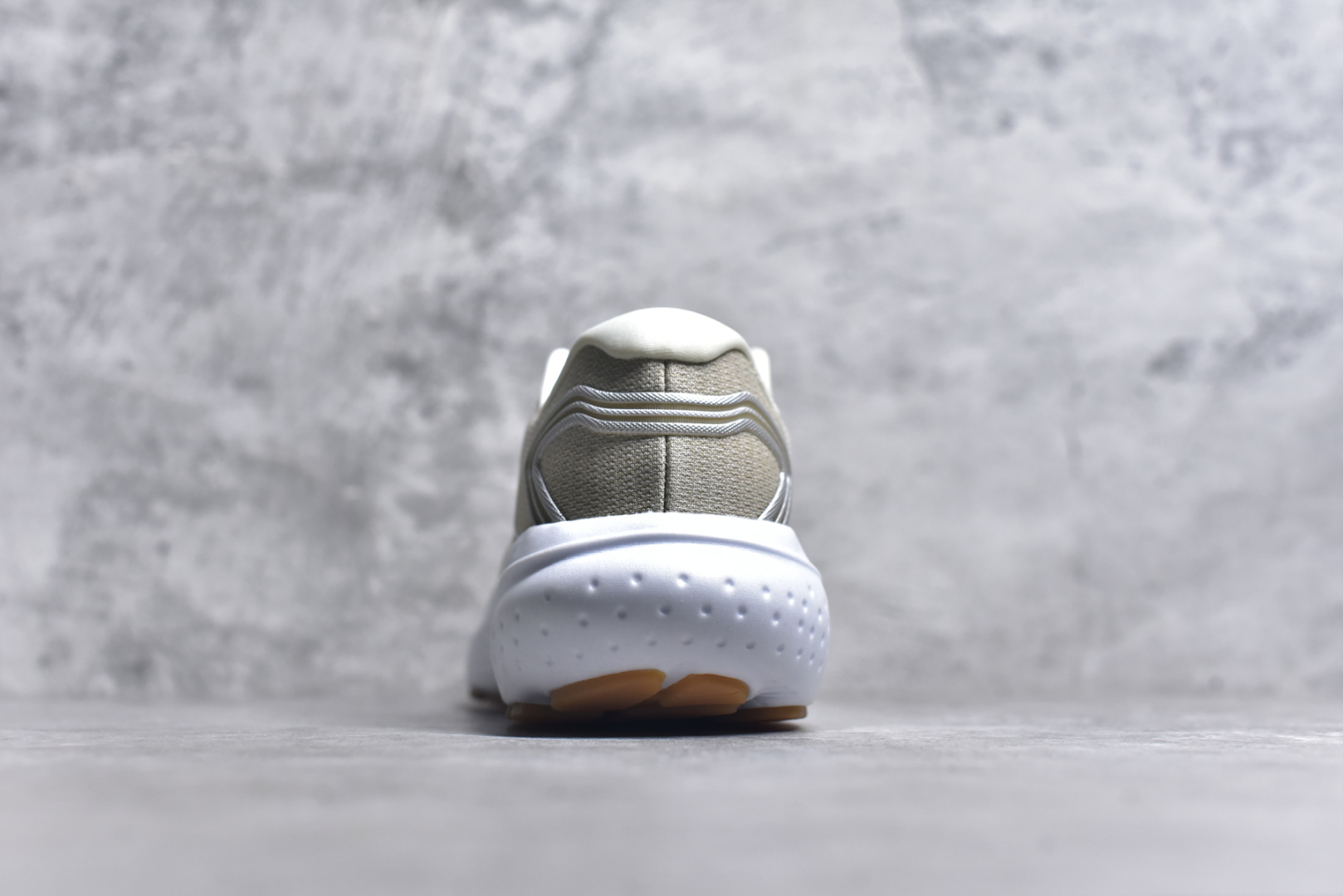 图片[5]-#公司级Brooks Glycerin 21 缓震跑鞋 宝藏跑鞋单品 采用全新设计针织鞋面材质 透气且灵活 搭载DNA LOFT V3密度泡棉缓震系统中底 以最大限度提高缓冲性能 外置防滑耐磨橡胶底片 助力跑者获得更好的落地体验 尺码：40-45-选品中心